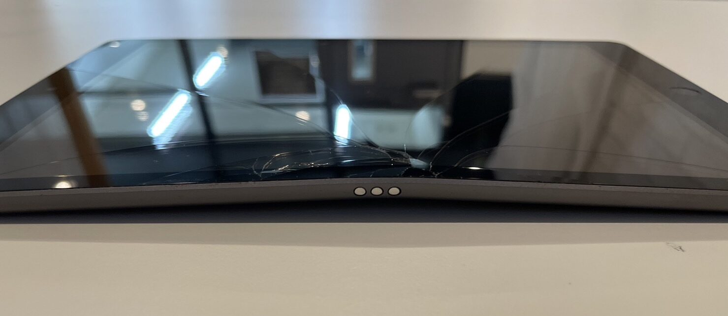 iPad第9世代ガラス割れフレーム歪み修理【iPad修理所沢】 | iPhone