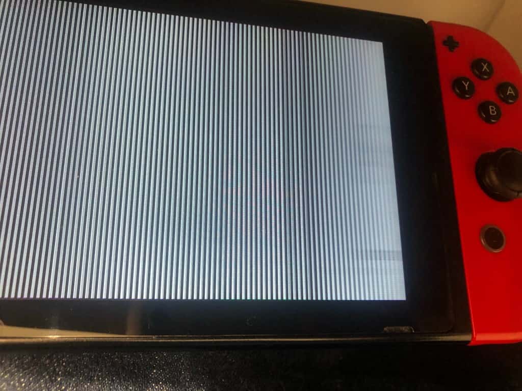 Nintendo Switch画面に線が入る症状の修理代は？Switch液晶交換