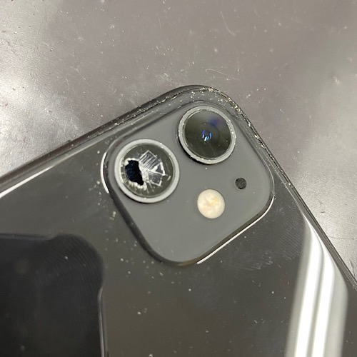 Apple iPhone 11 128GBブラック 本体 レンズ・背面ひび割れ iPhone11