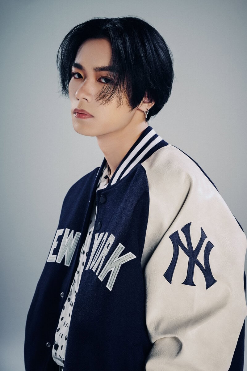 川村壱馬、スポーツ×ストリートを纏う」ファナティクスの最新ウェアで