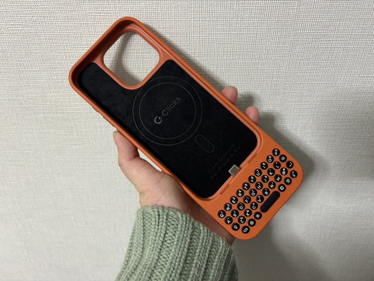 スマホがガラケー風に大変身!?」世界初のiPhone一体型モバイル