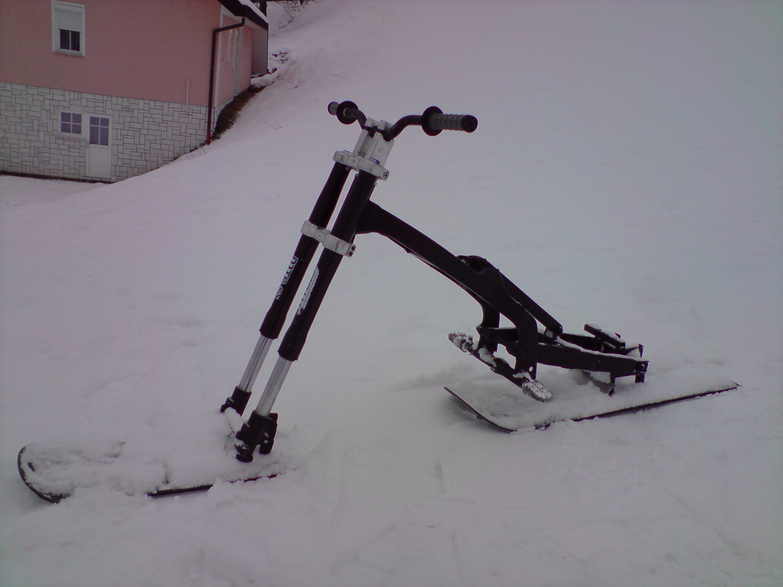 サス付きスノーバイク « SNOWSCOOT UNDERGROUND / スノースクート