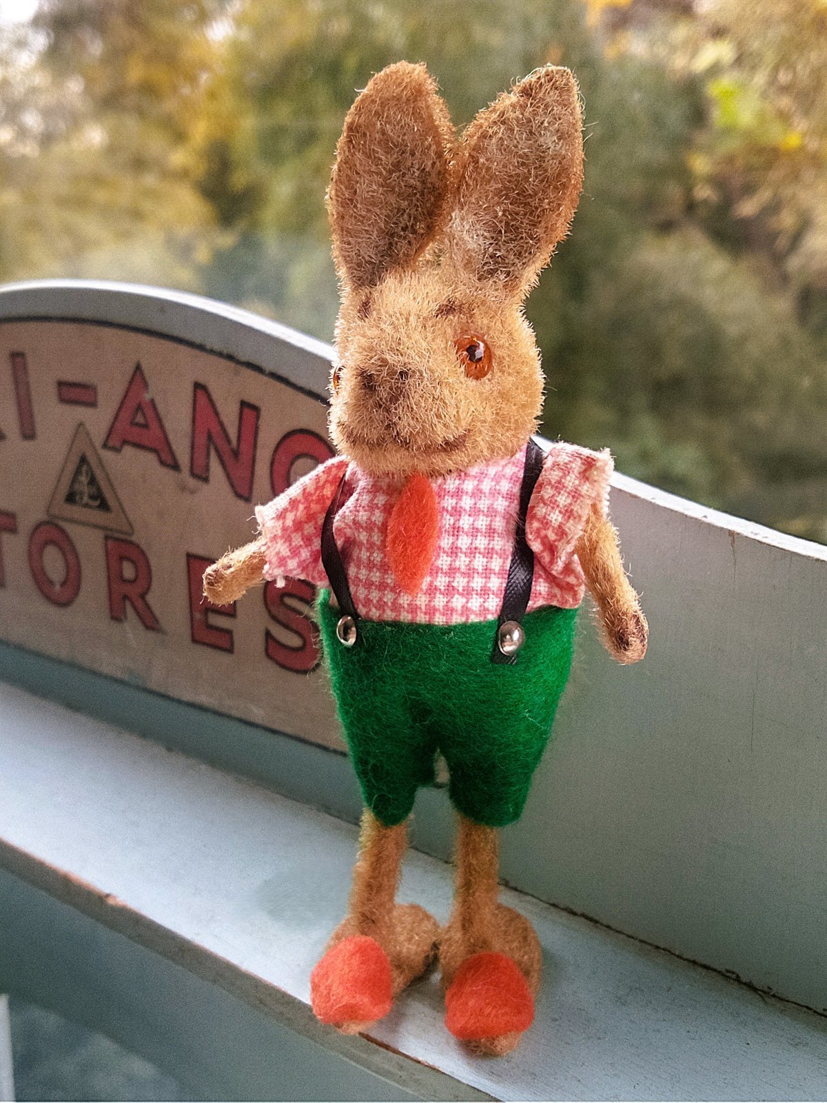 緑のパンツ履いたうさぎの男の子 ドイツ WAGNER kunstlerschutz - SNAP