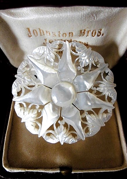 マザーオブパールのブローチ 星と鳩 ベツレヘムパール 白蝶貝 - SNAP