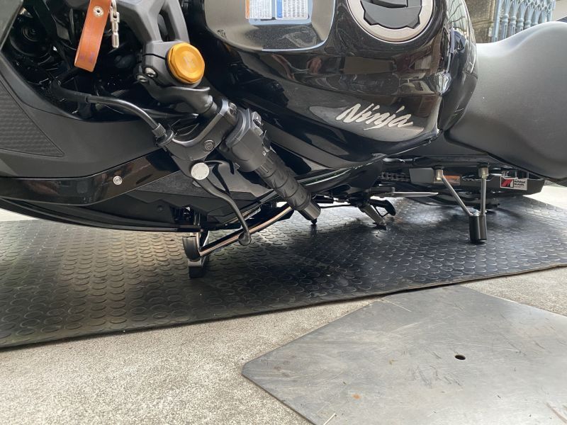 ZX25R用リヤスライダー - SSBファクトリー