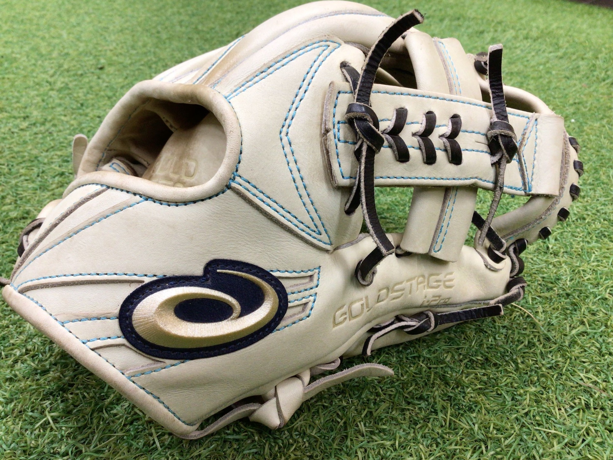 グローブから技術が上がる！アシックスのゴールドステージ 硬式内野用