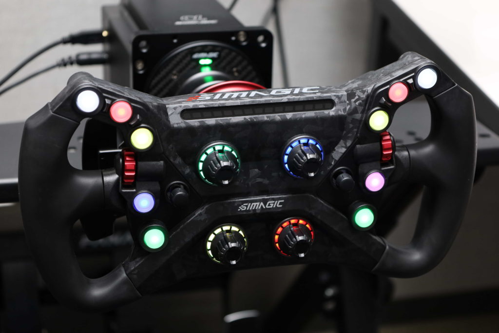 Simagicのフォーミュラタイプのステアリング「GT Neo」のご紹介