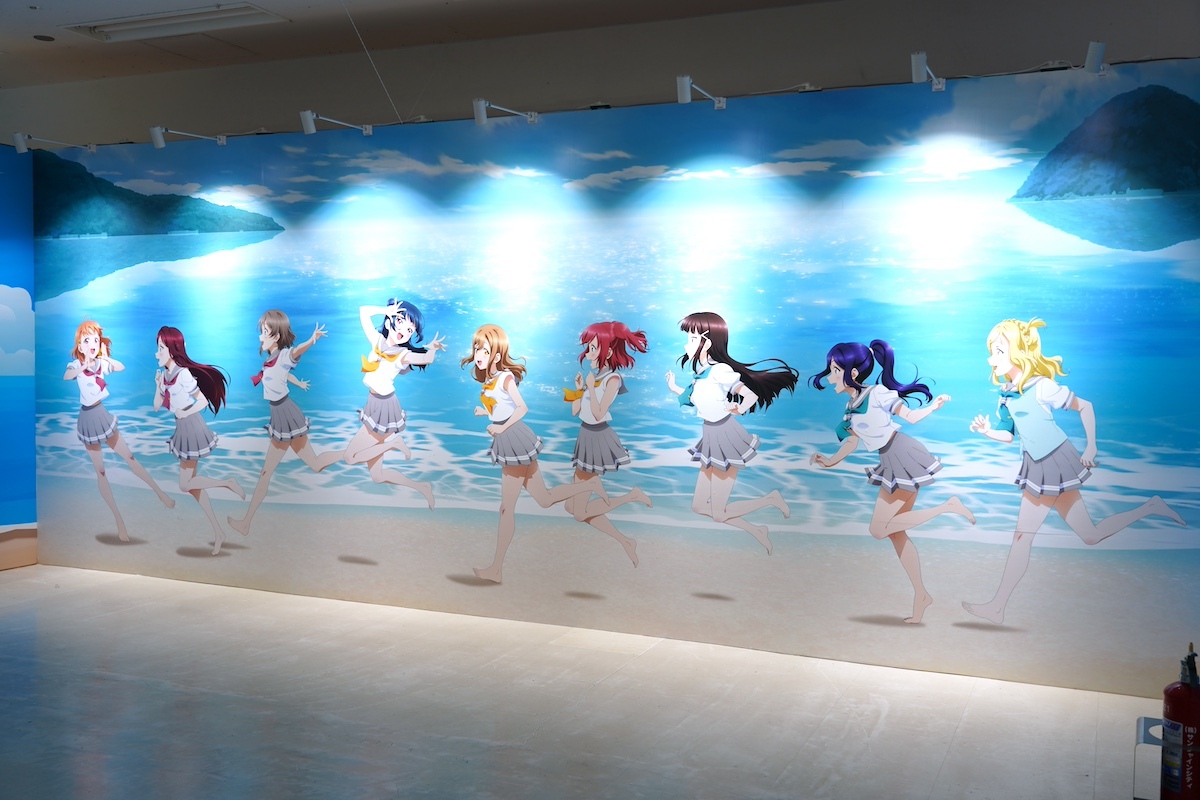 フィナーレライブの予習にも！Aqours 9周年記念展示イベント『ラブ