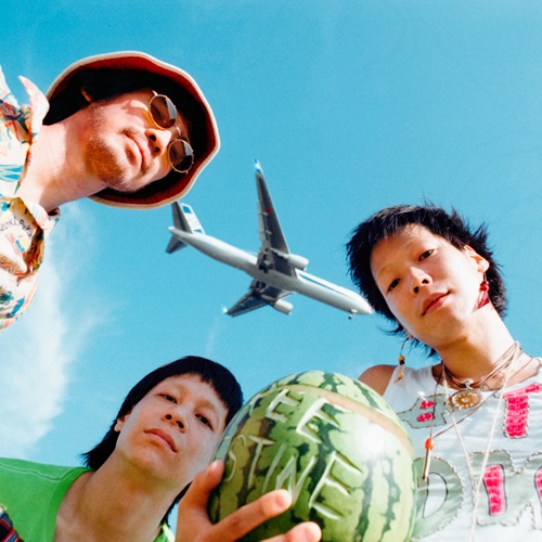 We Don't Know What Love Is/WHO DO YOU LOVE?/フー・ドゥ・ユー・ラブ