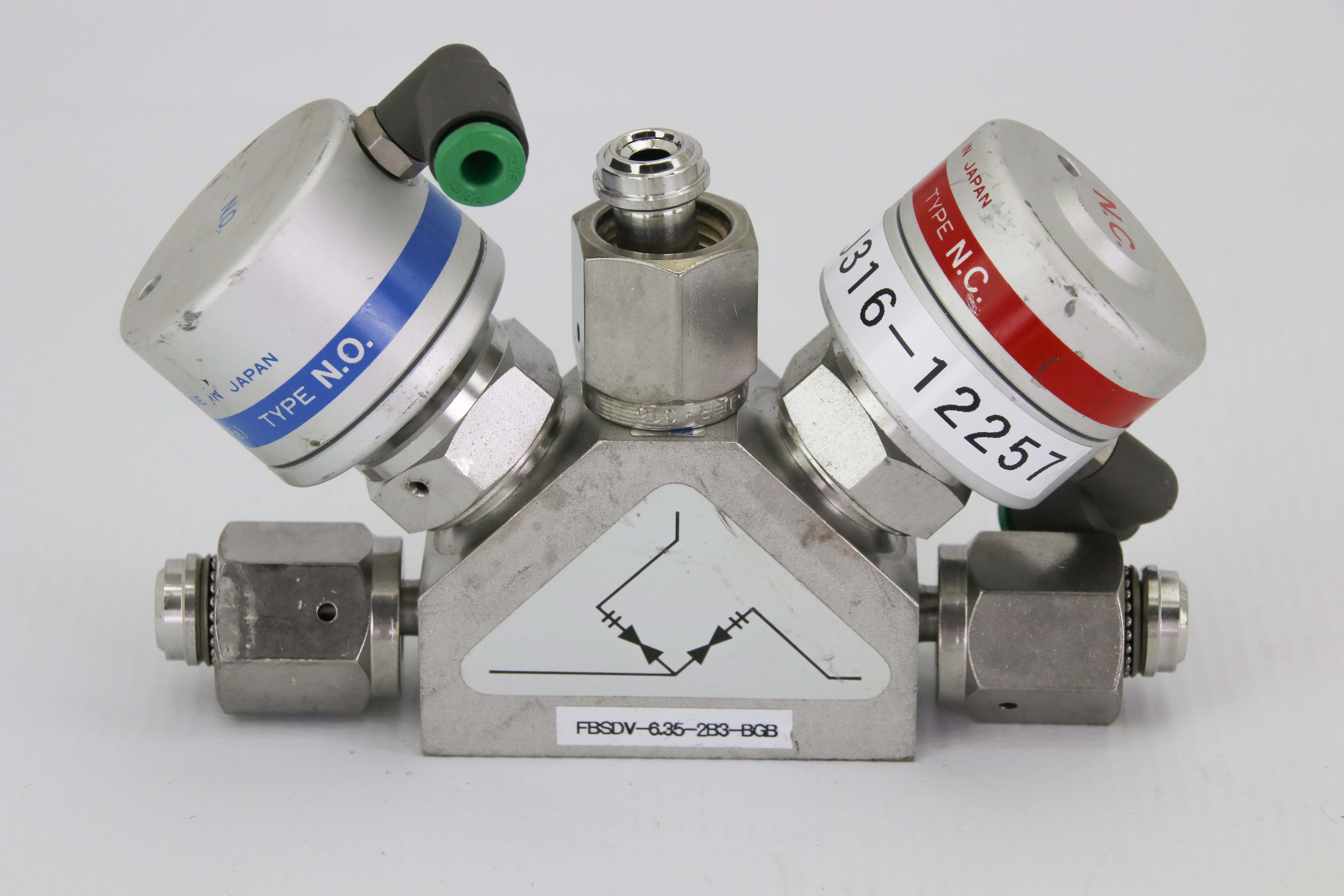 L12257 (LOT OF 4) FUJIKIN VALVE MONBLOCK, P/N: 023848 FBSDV-6.35