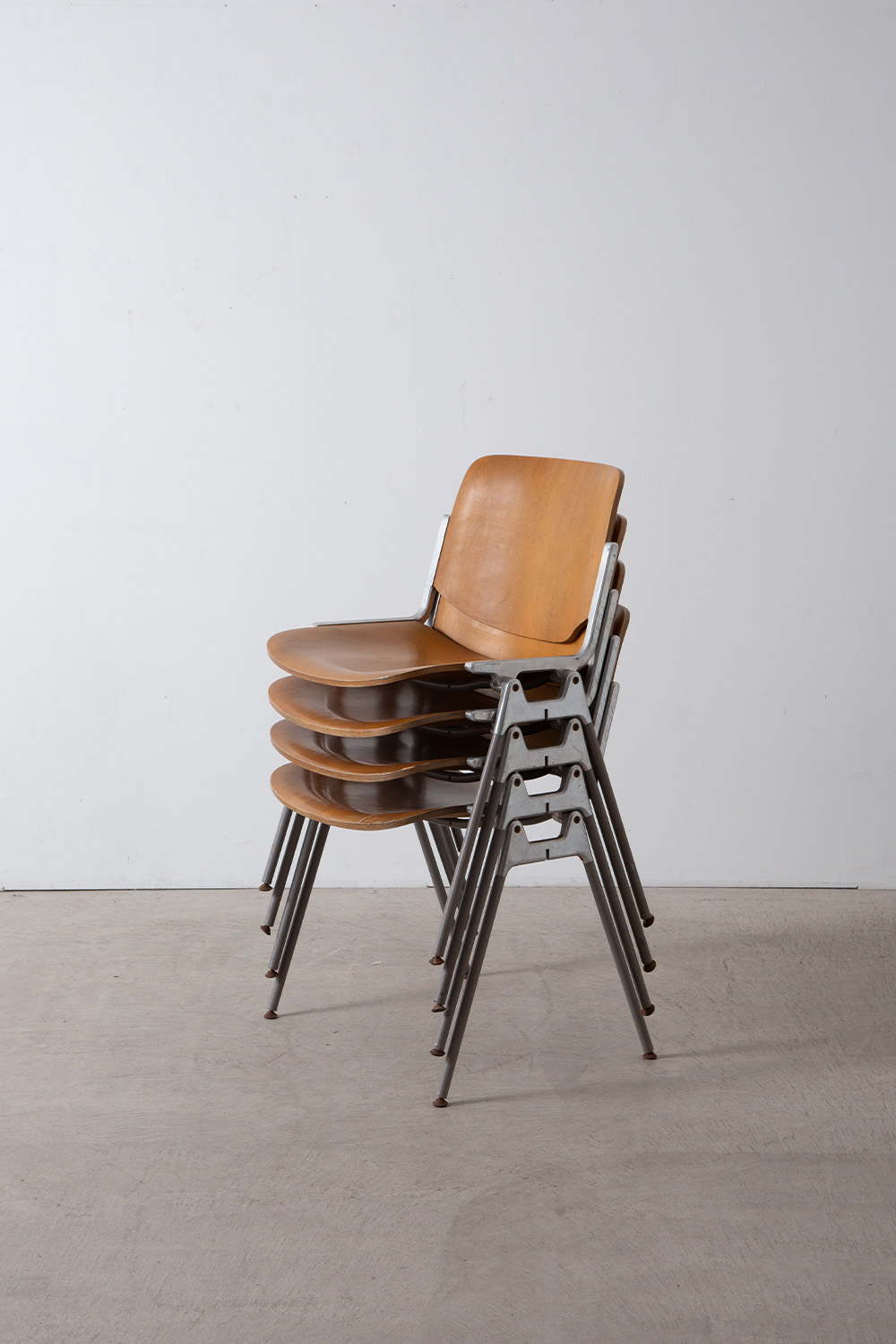 stoop | DSC 106 Chair by Giancarlo Piretti for Castelli in Wood
