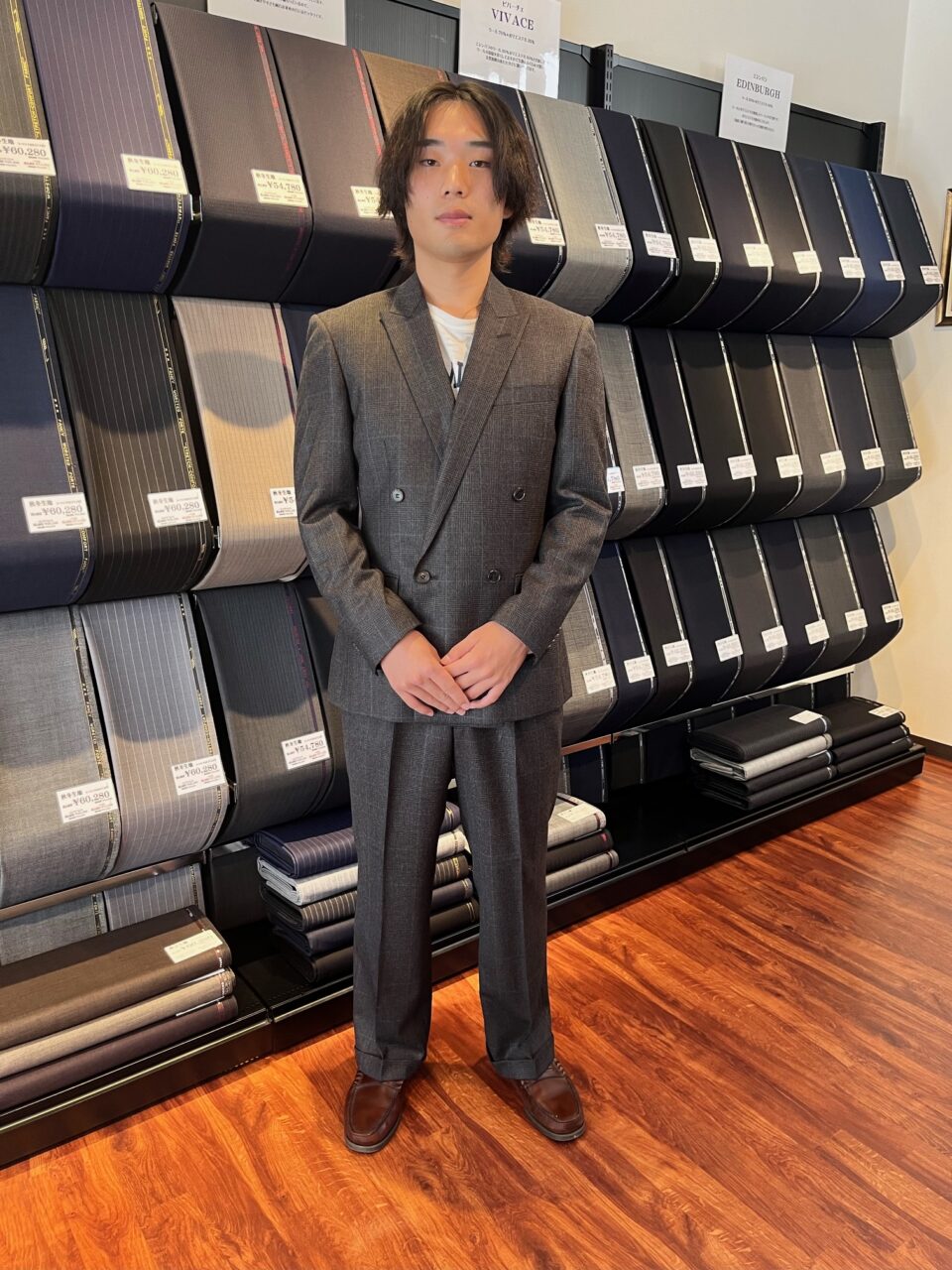 風合いのあるブラウンチェックでお洒落な成人式用ダブルスーツ-福島