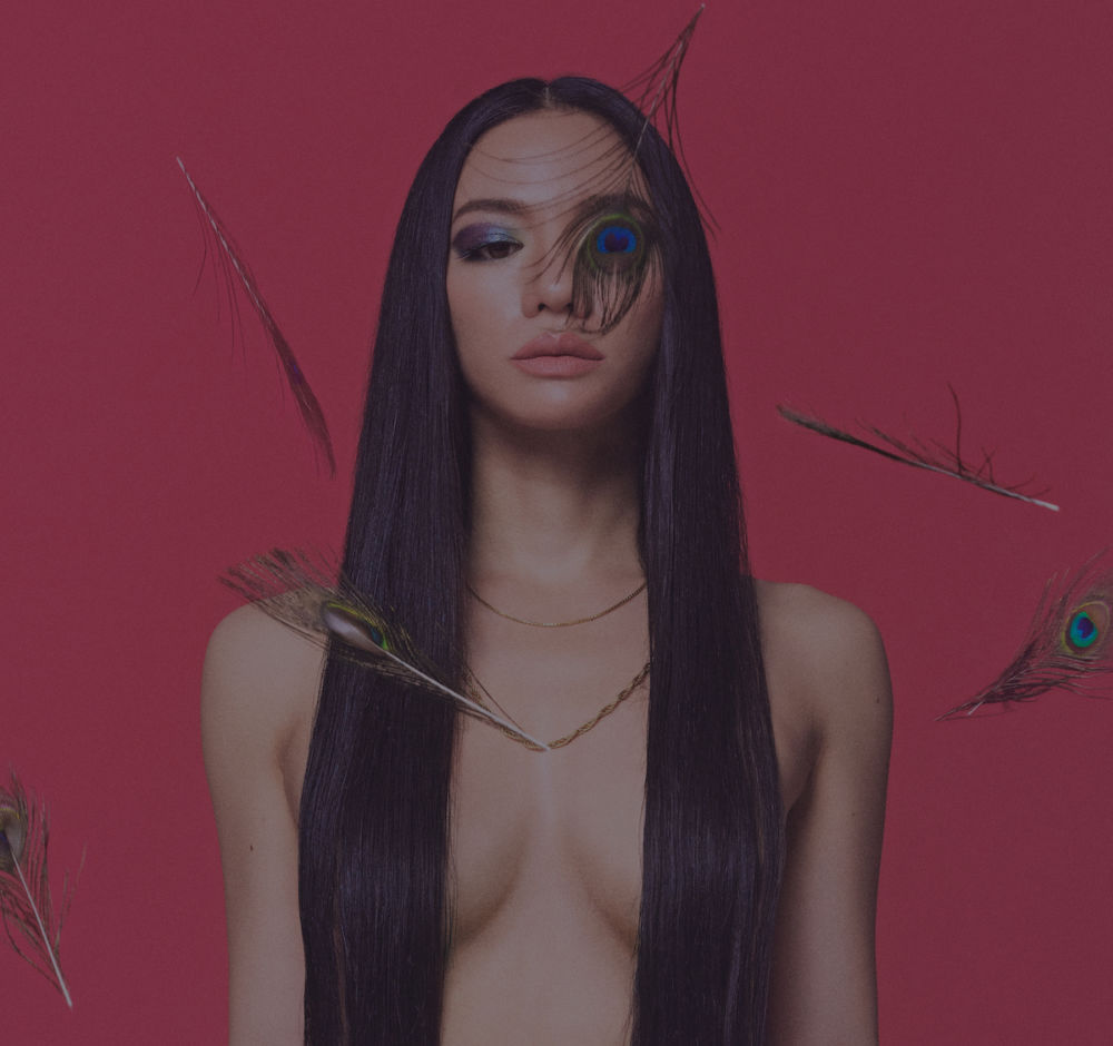 Awich、最新アルバム『孔雀』がアナログ化 2LP見開きジャケ仕様で5月