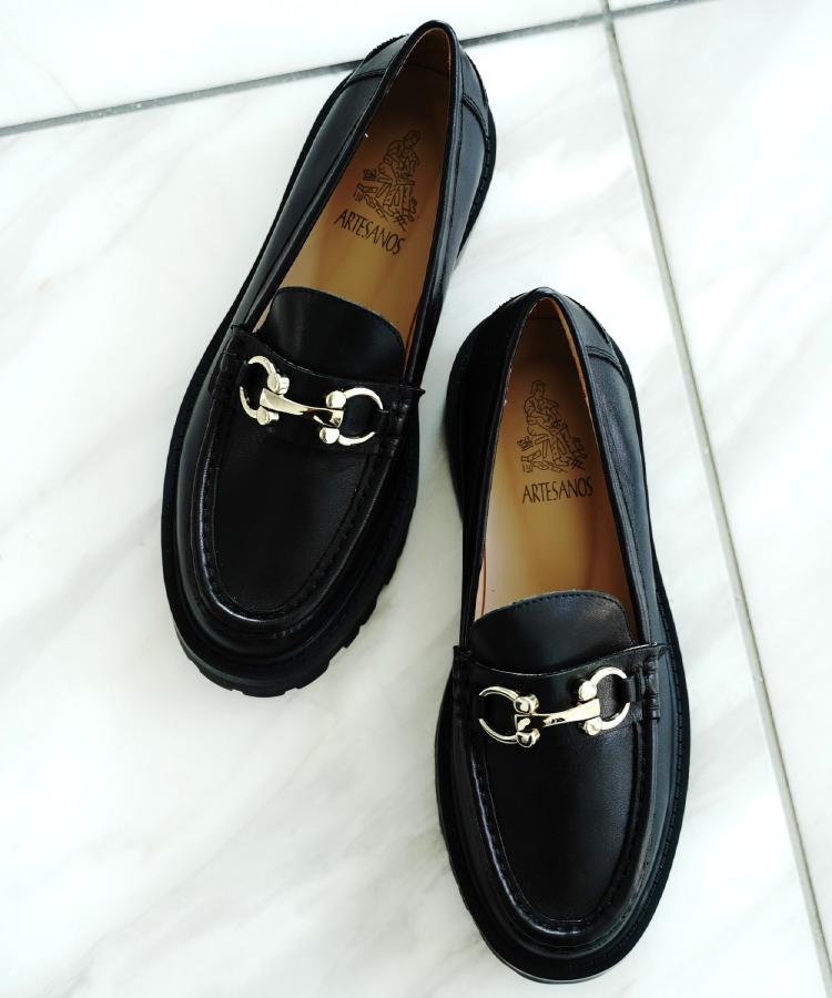 ARTESANOS（アルテサノス）【別注】金具付きローファー（フラット