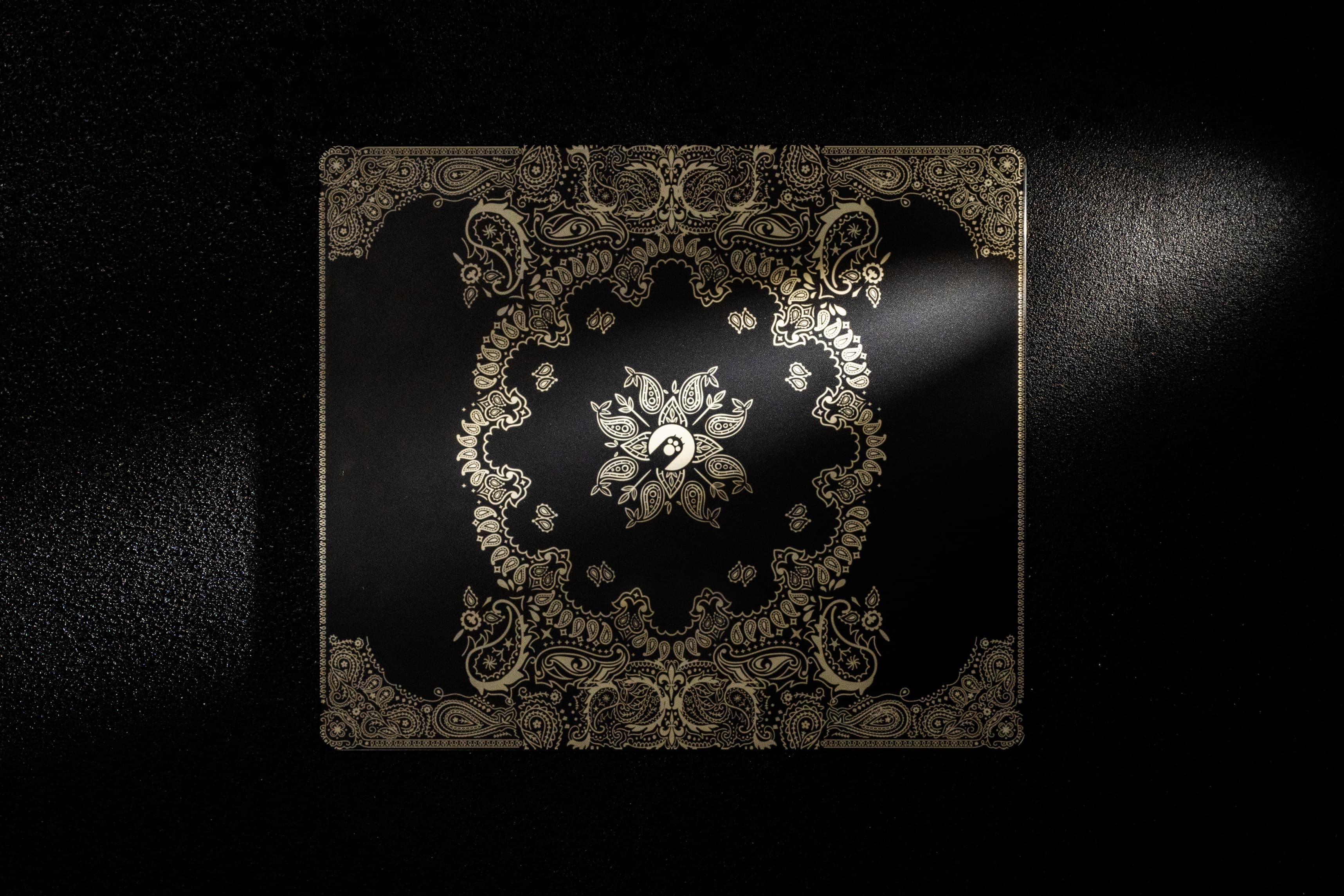 AM SilkGlass Gaming Mouse Pad