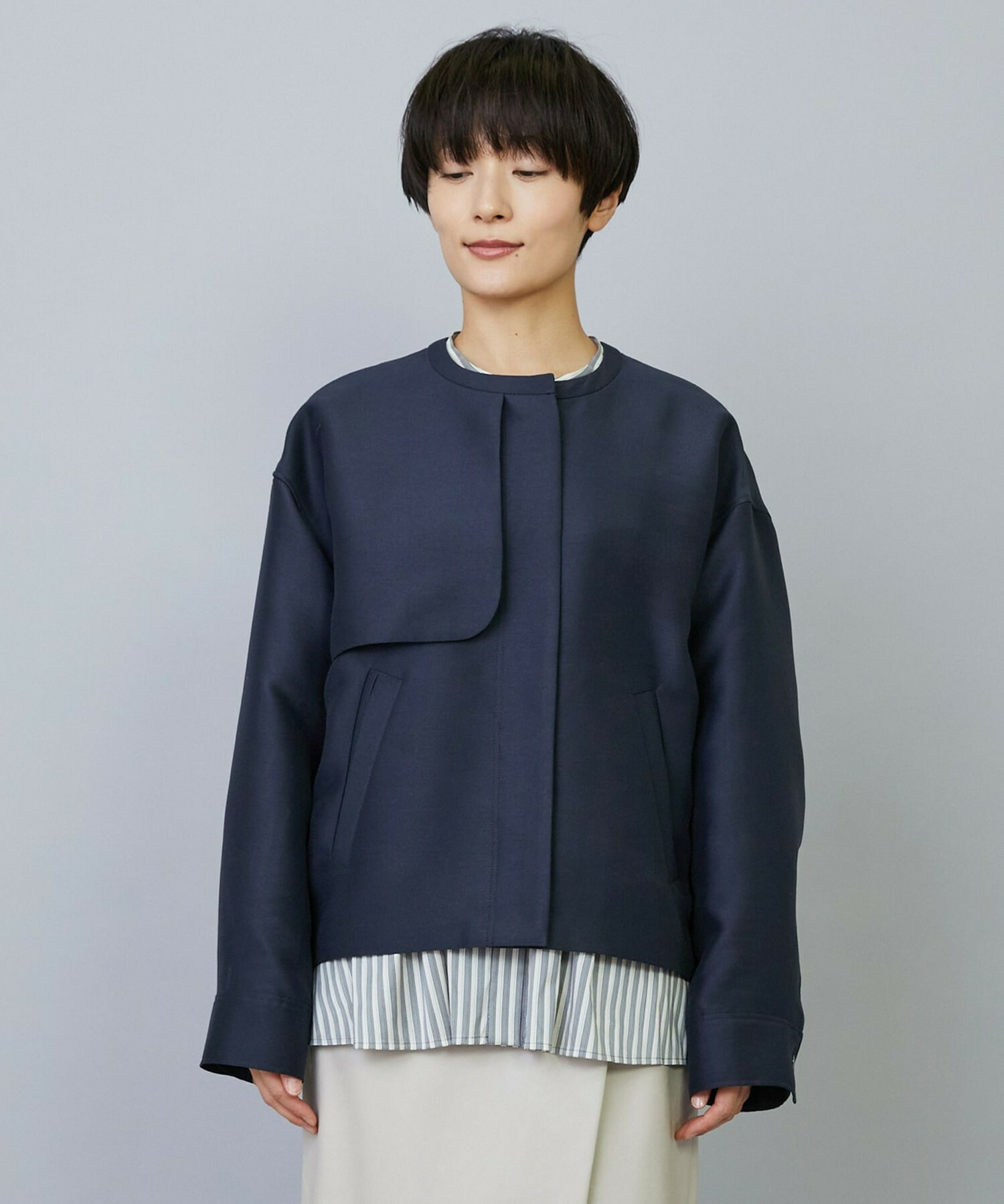 シャイニーダブルクロスノーカラーブルゾン｜BIGI online store - ビギ