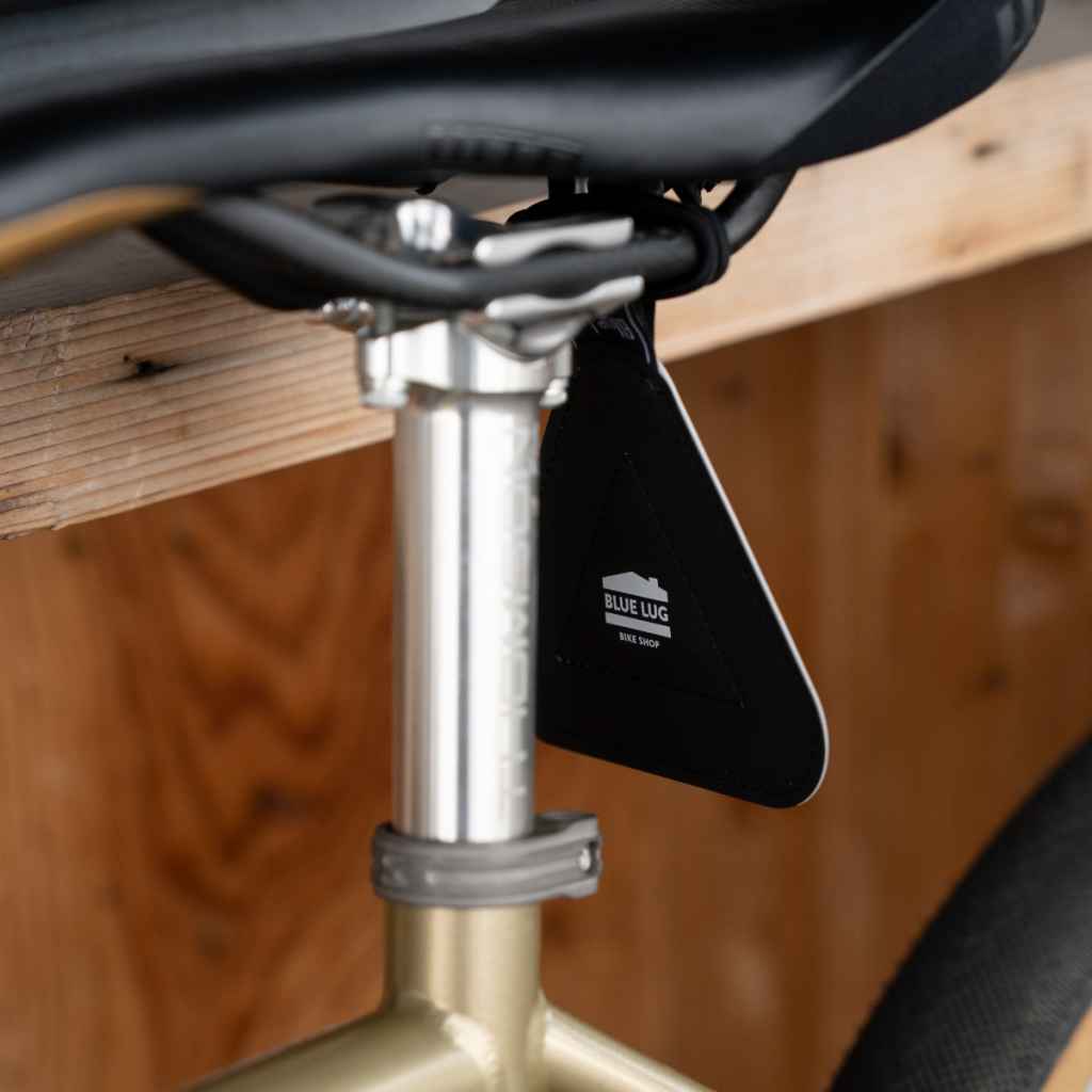 BLUE LUG* triangle reflector (sherbet) - BLUE LUG ONLINE STORE