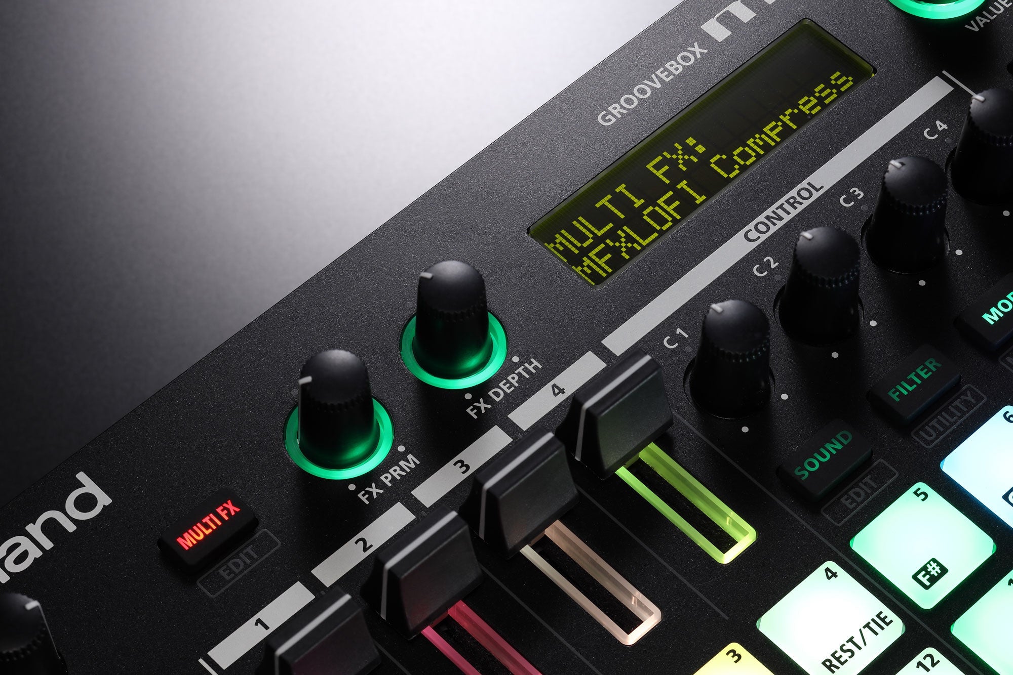 Roland MC-101 Groovebox – DJ TechTools