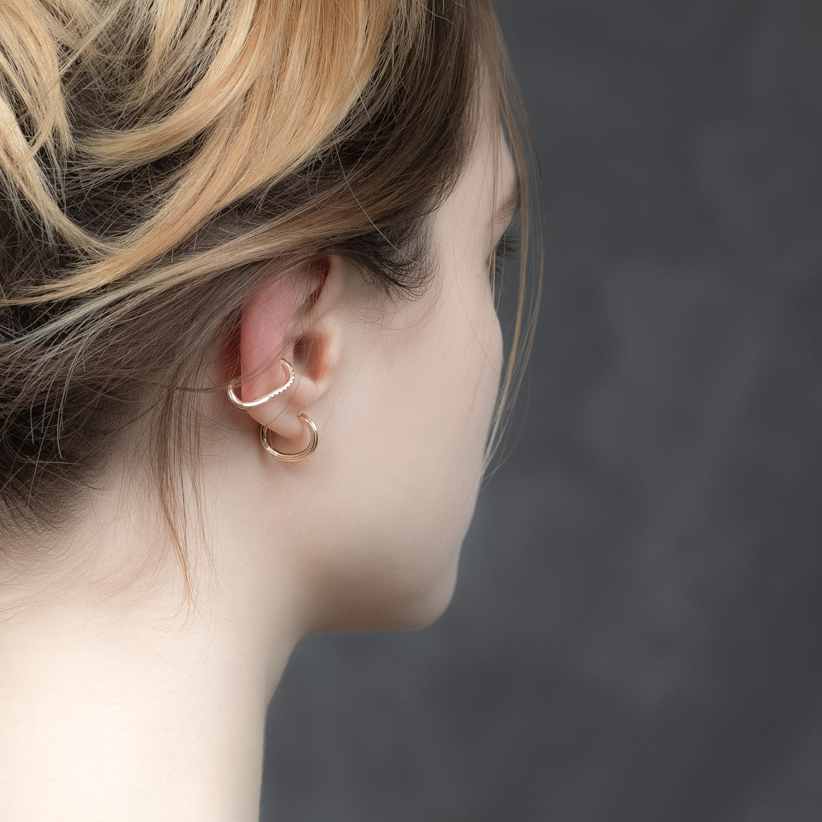 K18 DUNE オーバル フープ ピアス M サイズ