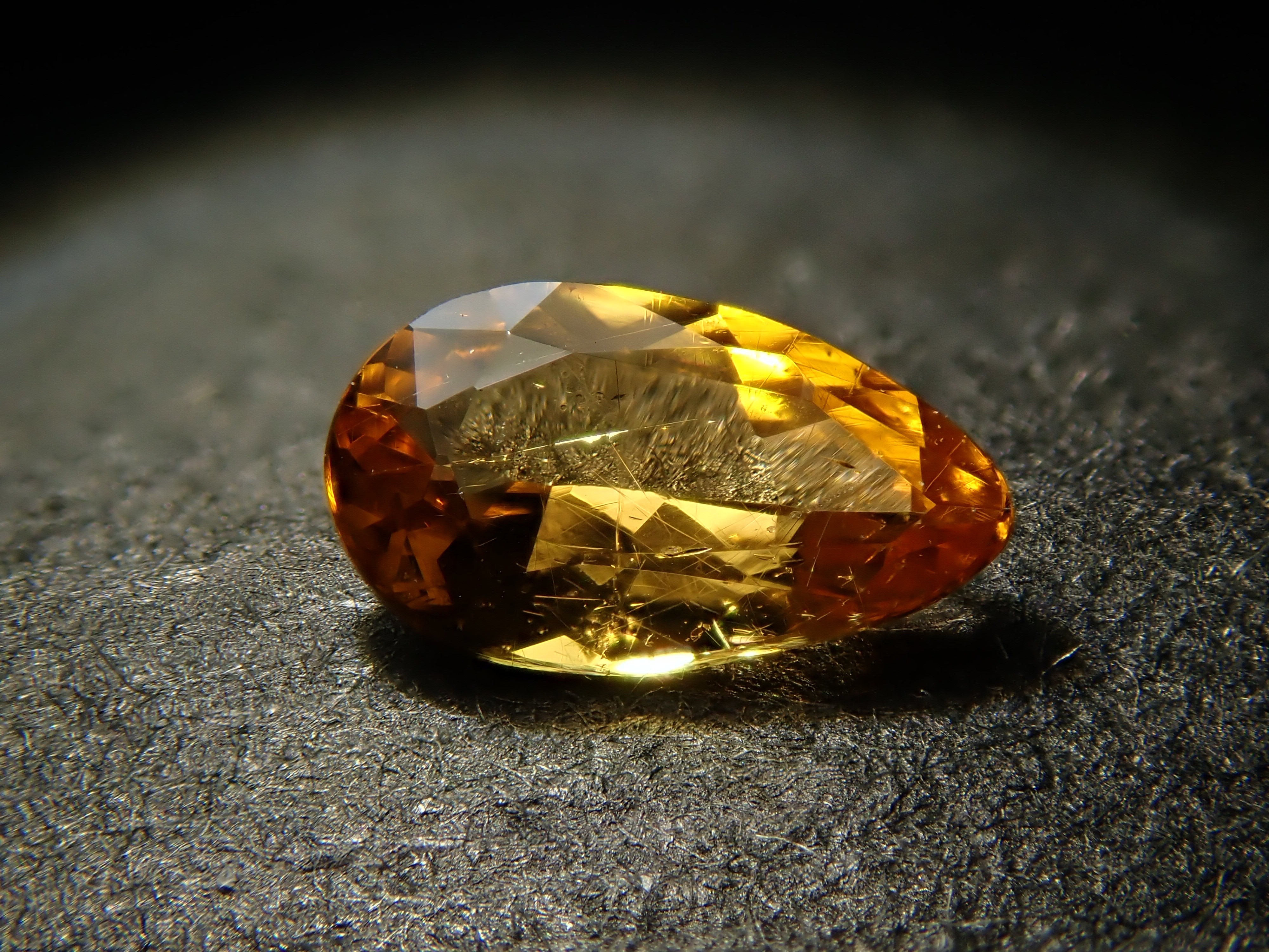 タンザニア産マグネシオアキシナイト 0.176ctルース