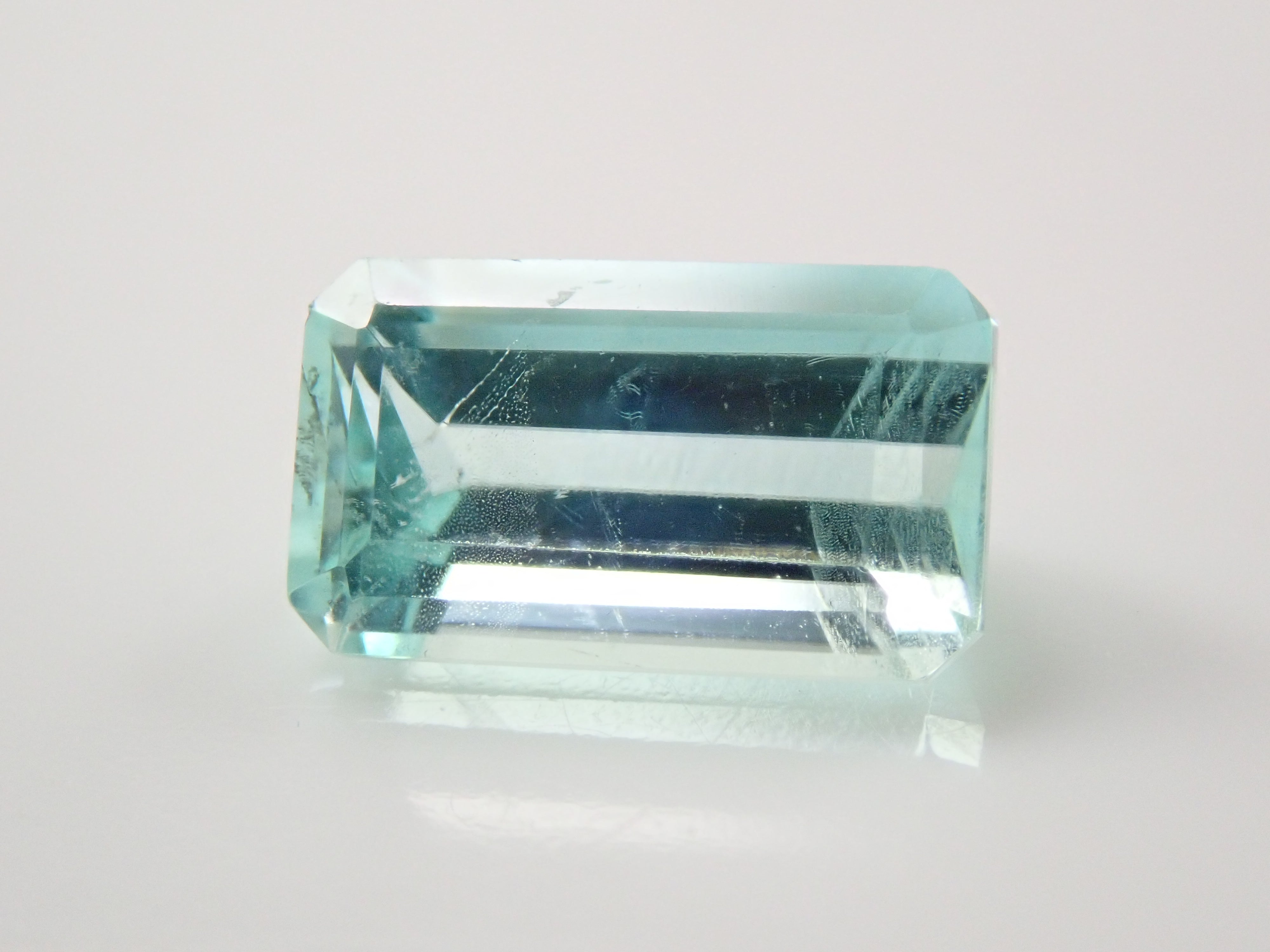 ボリビア産フォスフォフィライト 0.921ctルース