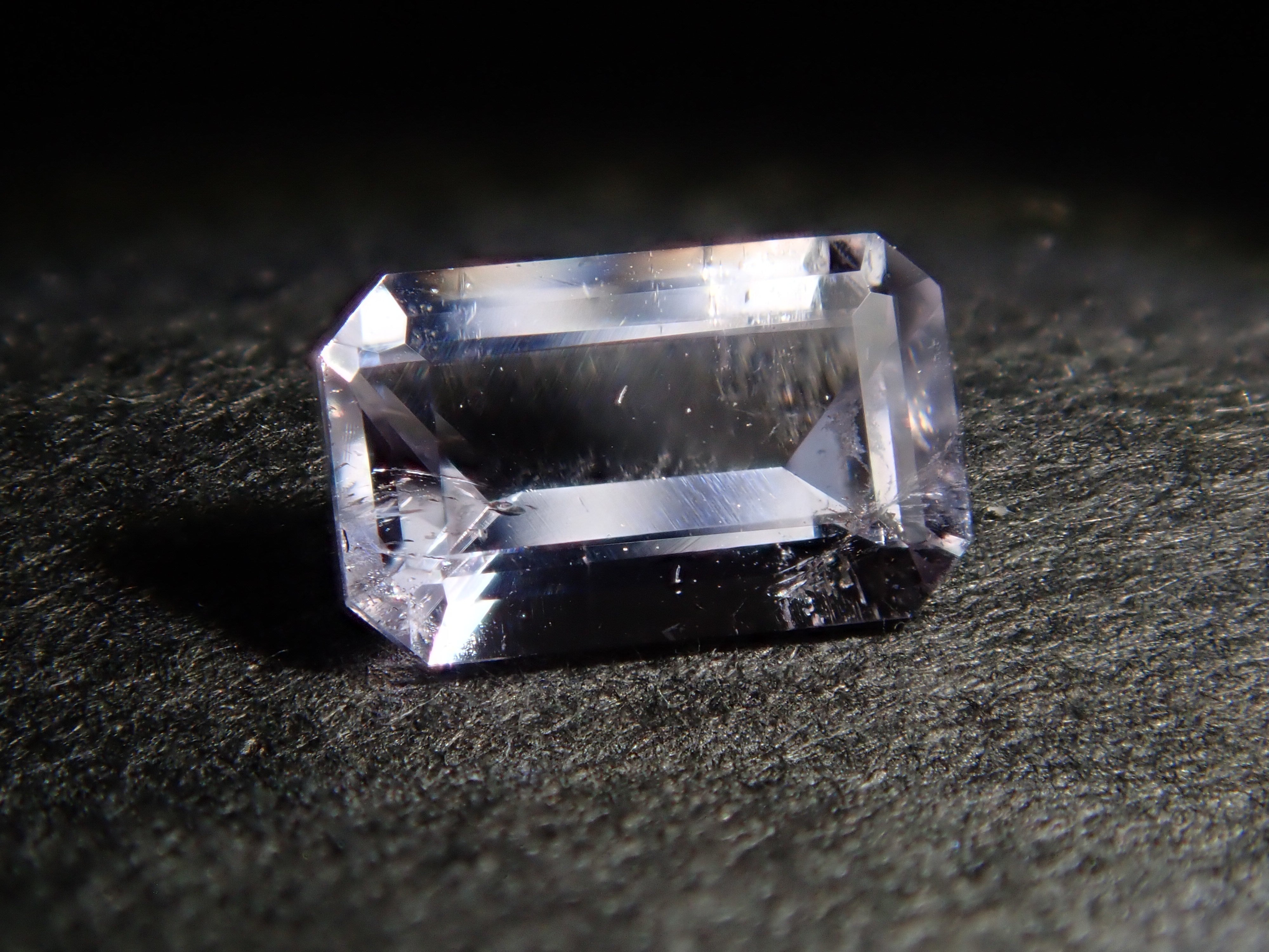 タンザニア産マグネシオアキシナイト 0.188ctルース