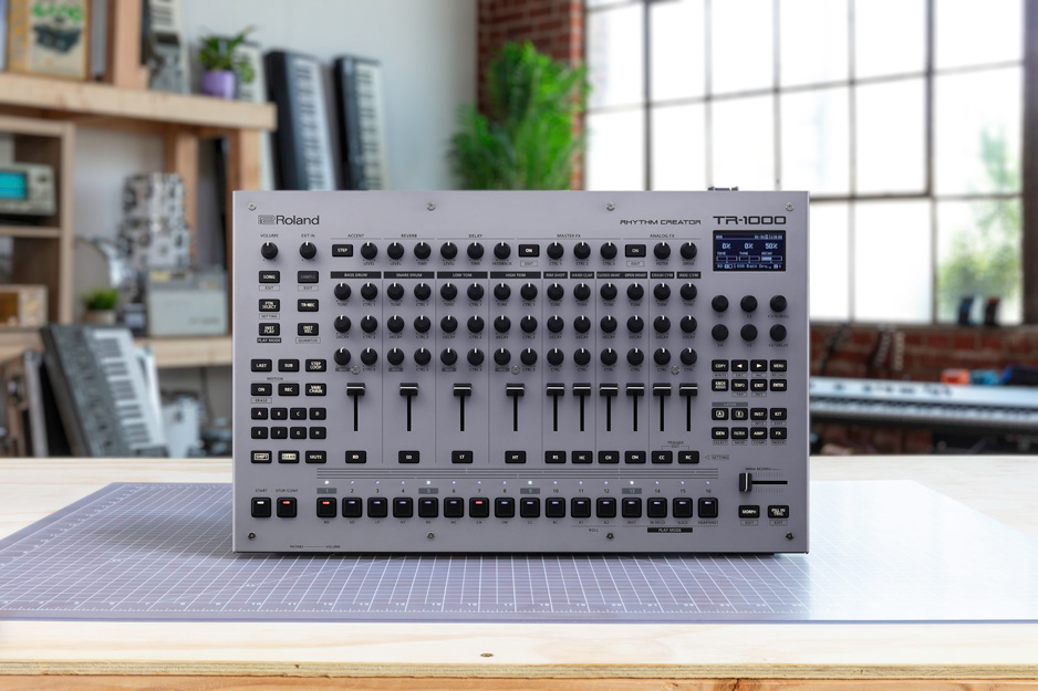 Rolandが約40年ぶりにアナログ音源を搭載したリズム・マシン「TR-1000