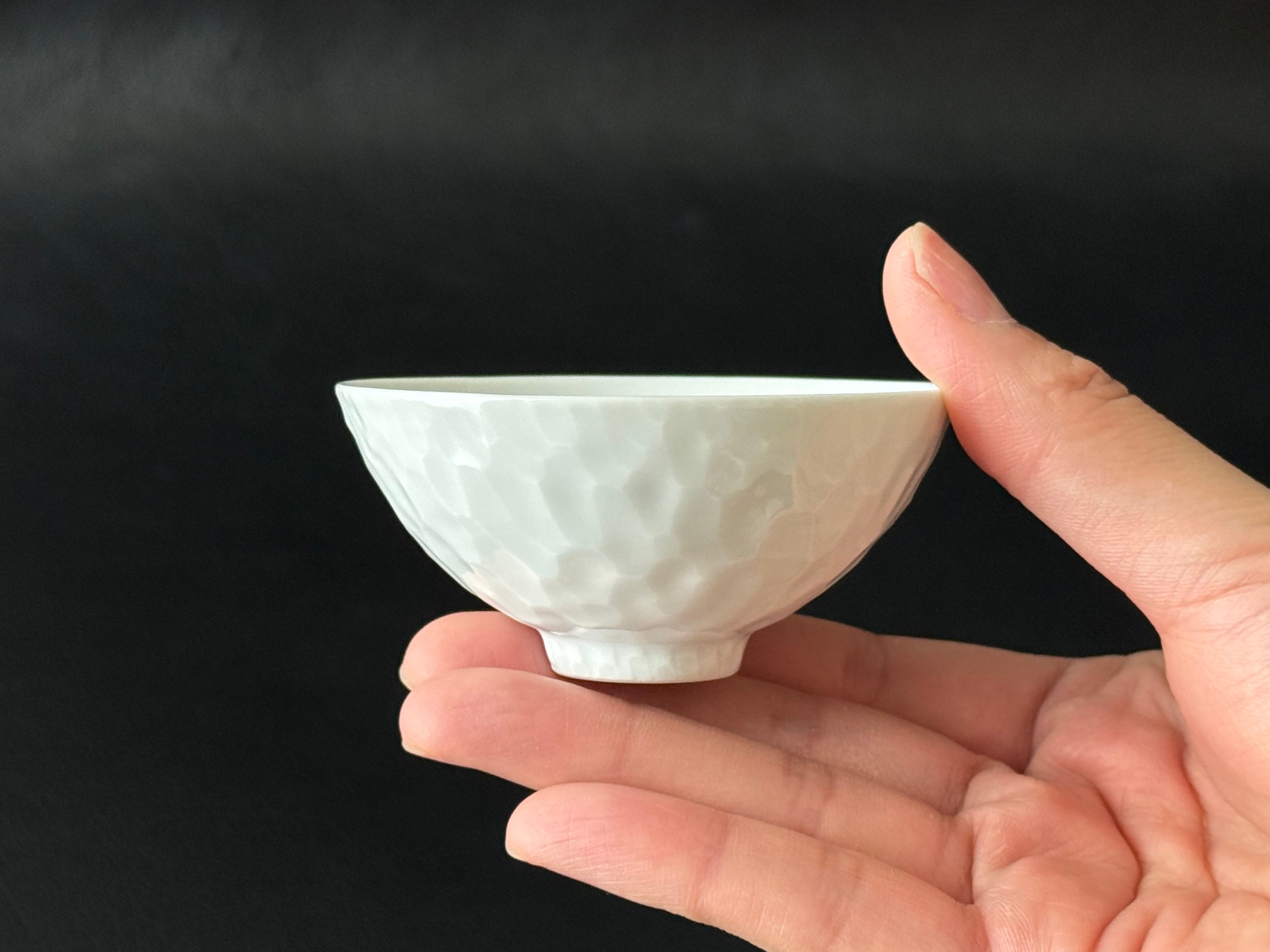 有田焼 白磁槌目(石灰) 平盃（深） – SAGA COLLECTIVE