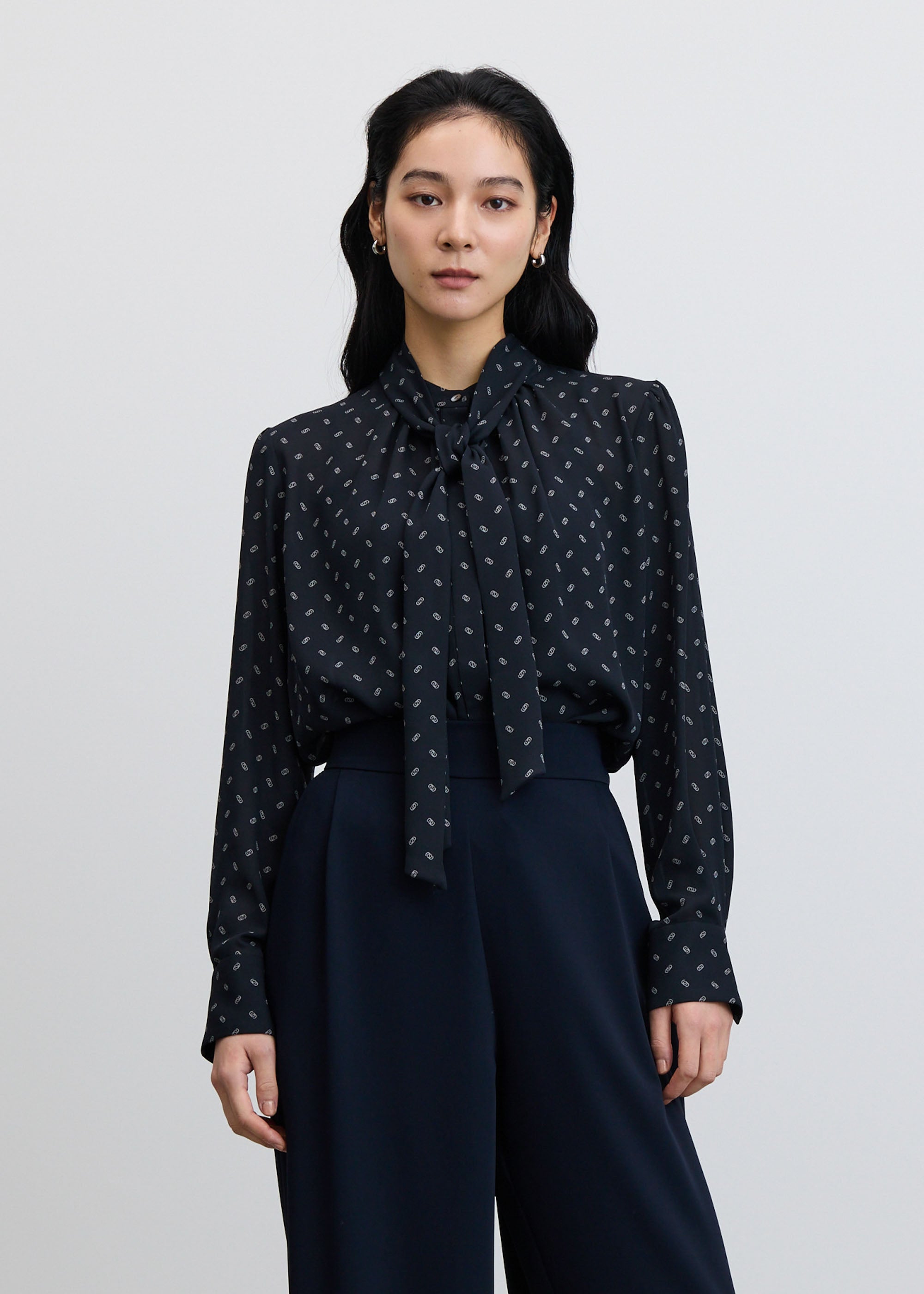 ビット柄スカーフ付きブラウス - SOÉJU online store｜上質な大人の