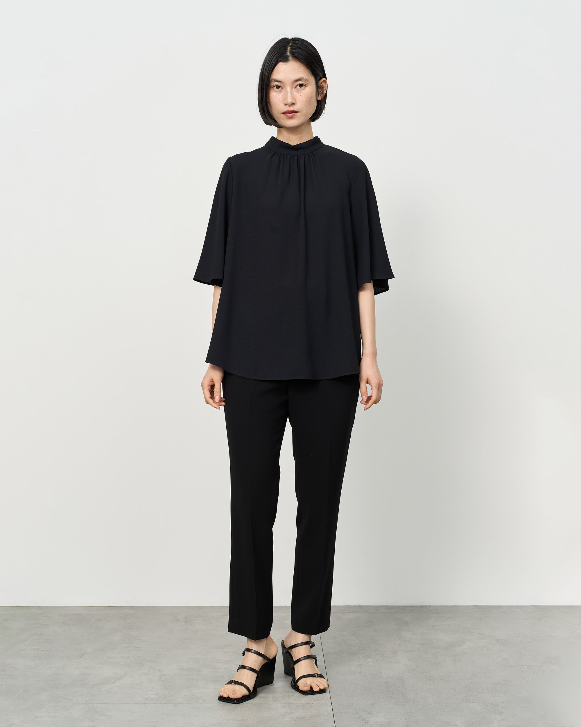 ジョーゼットバックリボンフレアスリーブブラウス - SOÉJU online