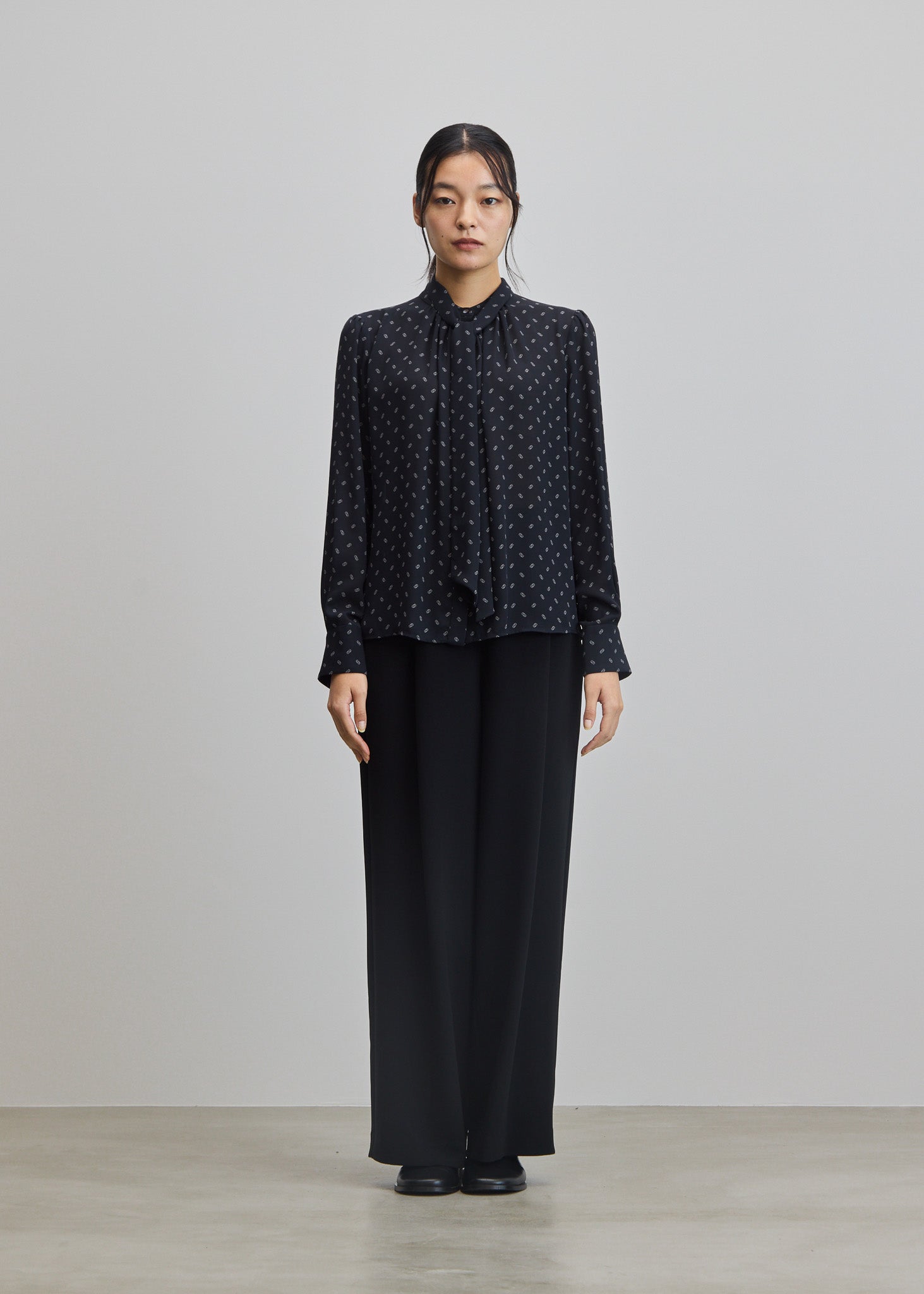 ビット柄スカーフ付きブラウス - SOÉJU online store｜上質な大人の