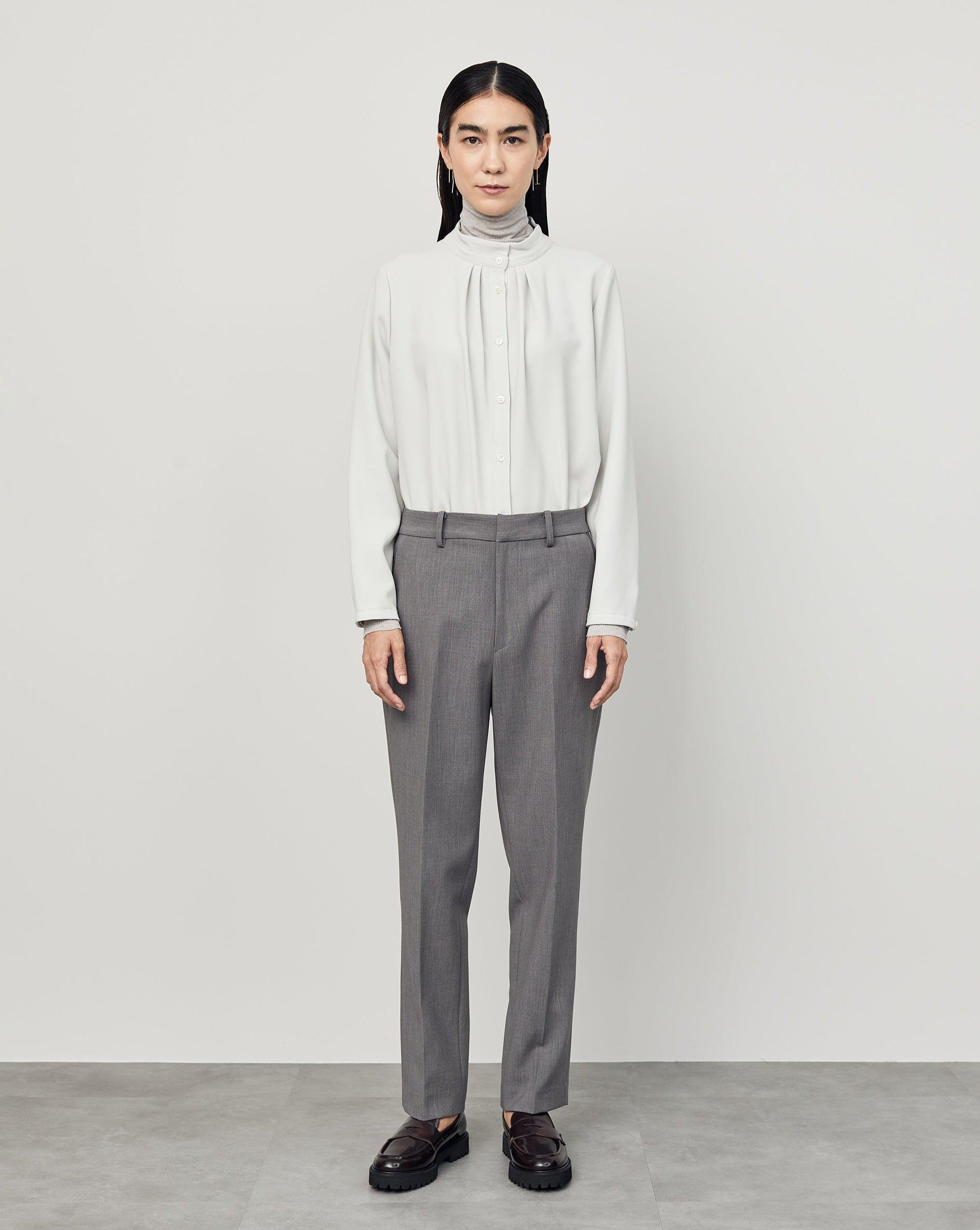 スタンドカラータックブラウス - SOÉJU online store｜上質な大人の