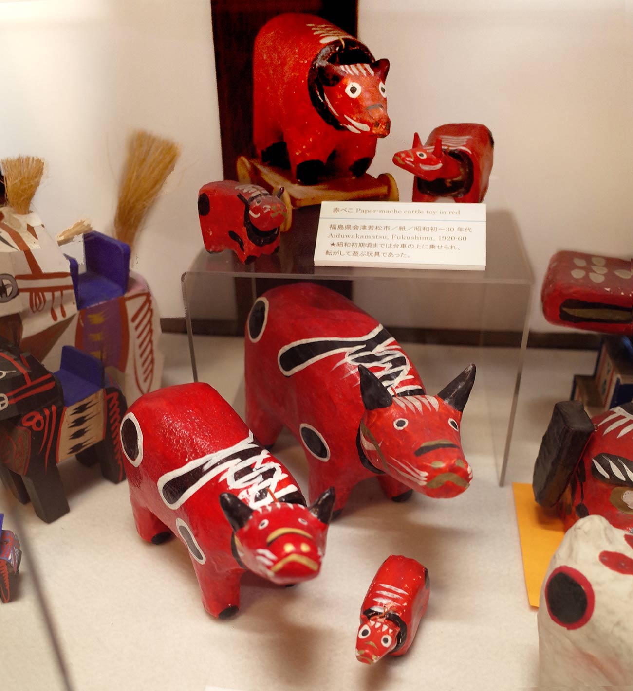 赤べことは。郷土玩具の宝庫・福島生まれの「幸運を運ぶ牛」 | 中川政