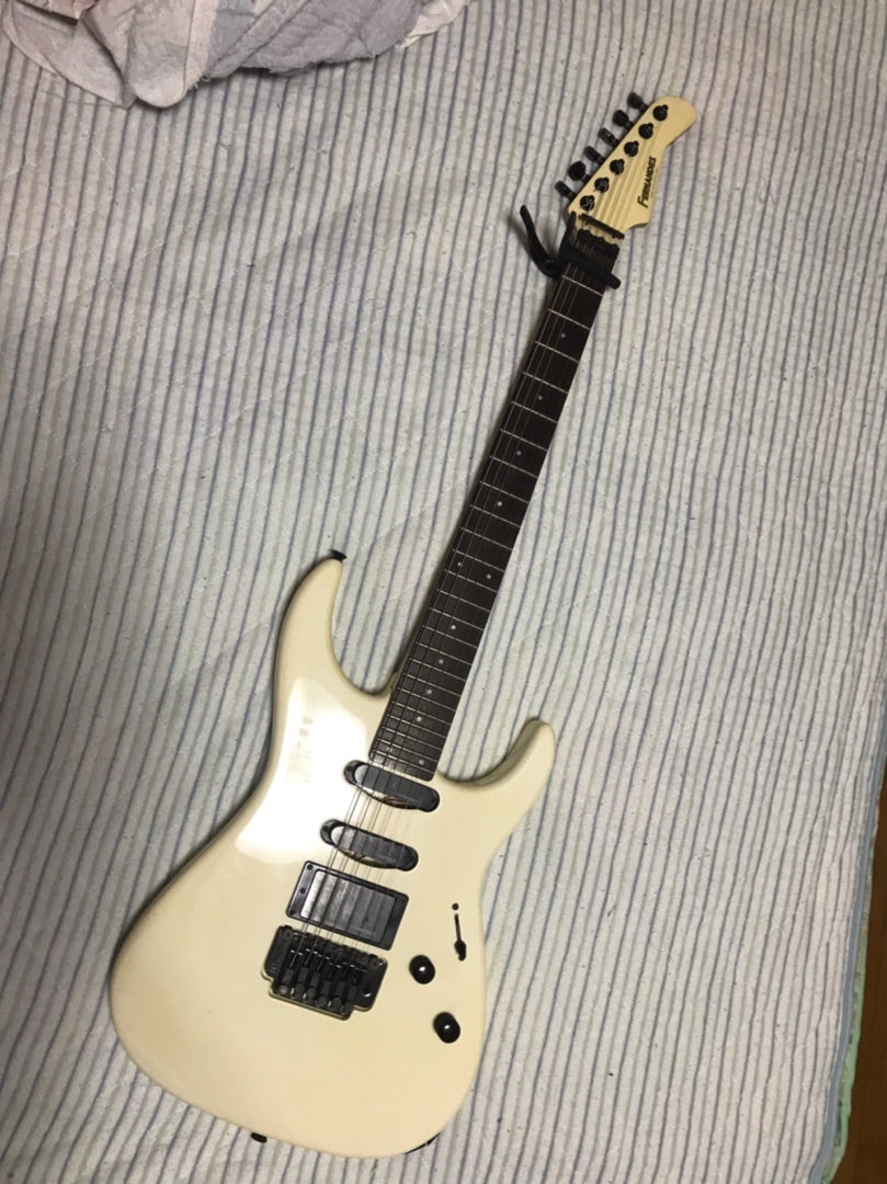 FernandesのFR-55(白)・1 | 好きに勝手にいろんな楽器