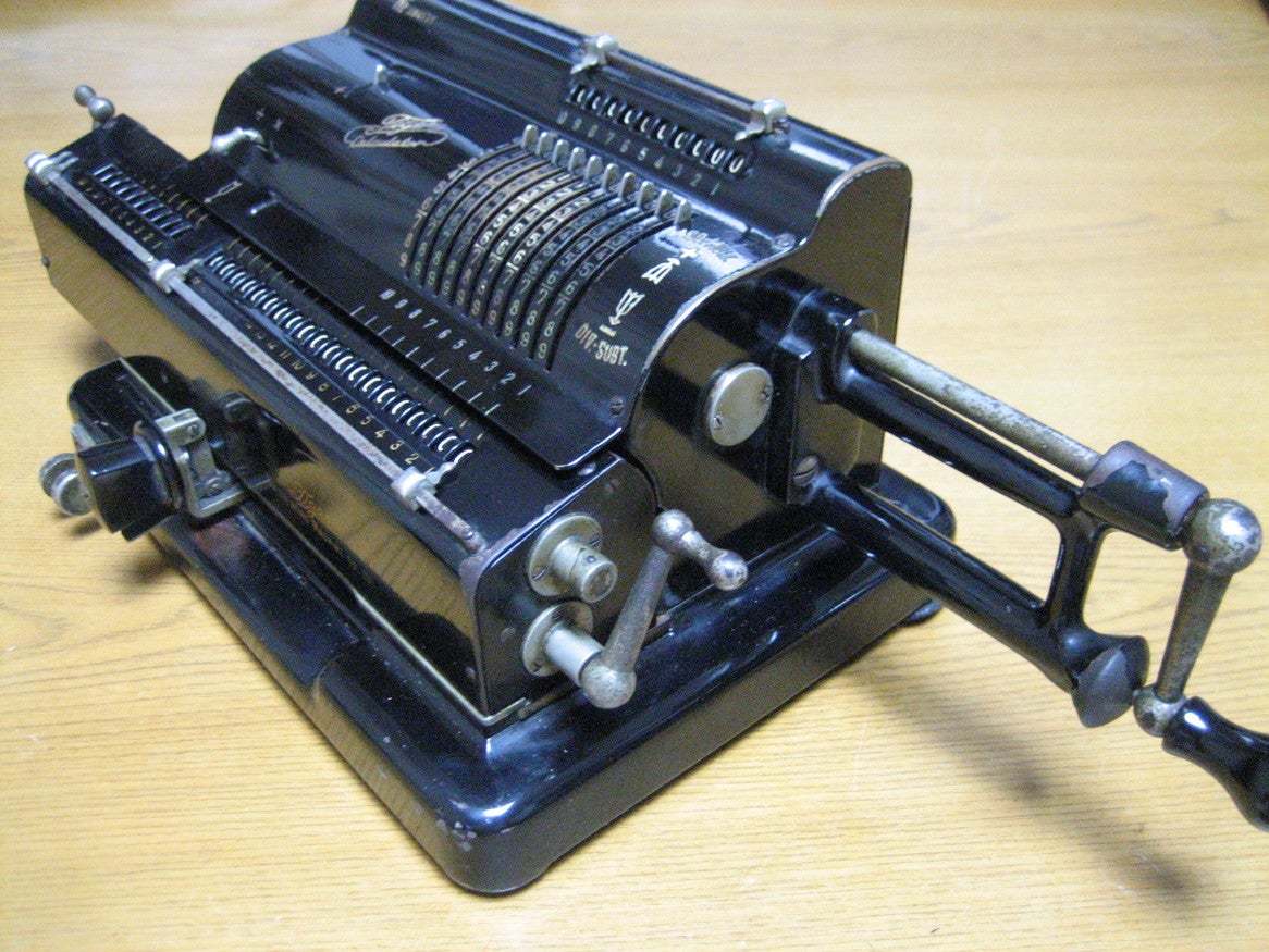 昭和レトロ タイガー機械式計算機 手回し式計算機 | 路地裏の骨董カフェ