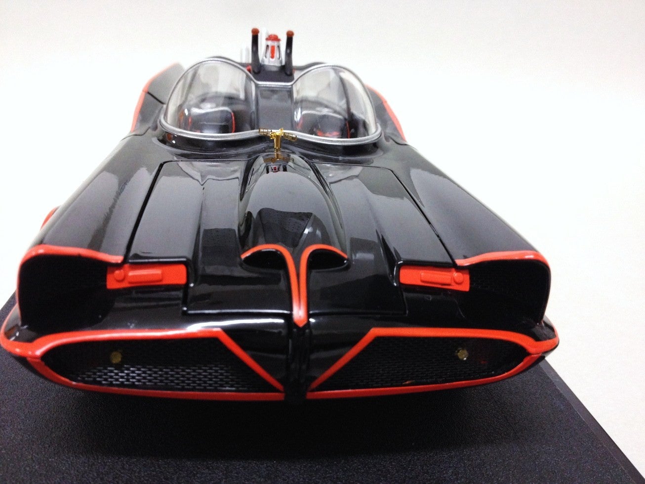 バットマンカー(1966年TVシリーズ) 1/18ｽｹｰﾙ ELITE ホットウィール