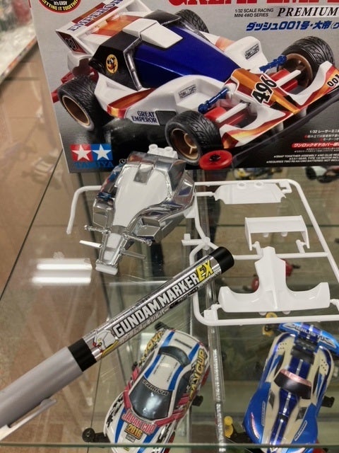 ミニ四駆】ミニ四駆のボディをガンダムマーカーでメッキシルバーにして
