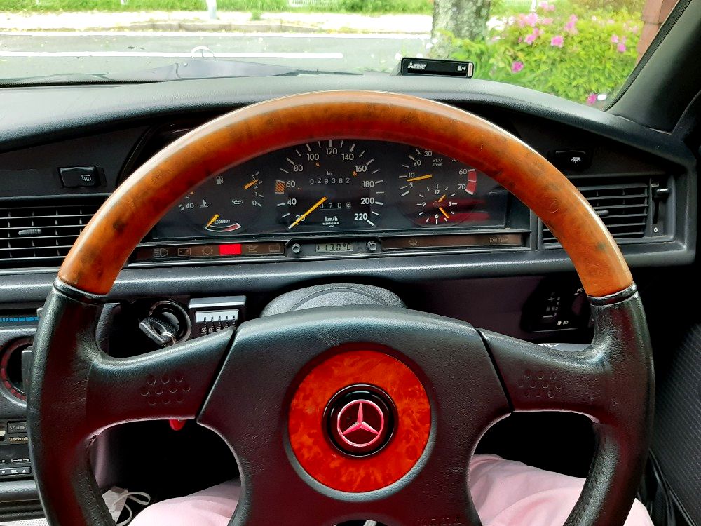 メルセデスベンツ190E ステアリング交換 モモ オリンピックⅢ