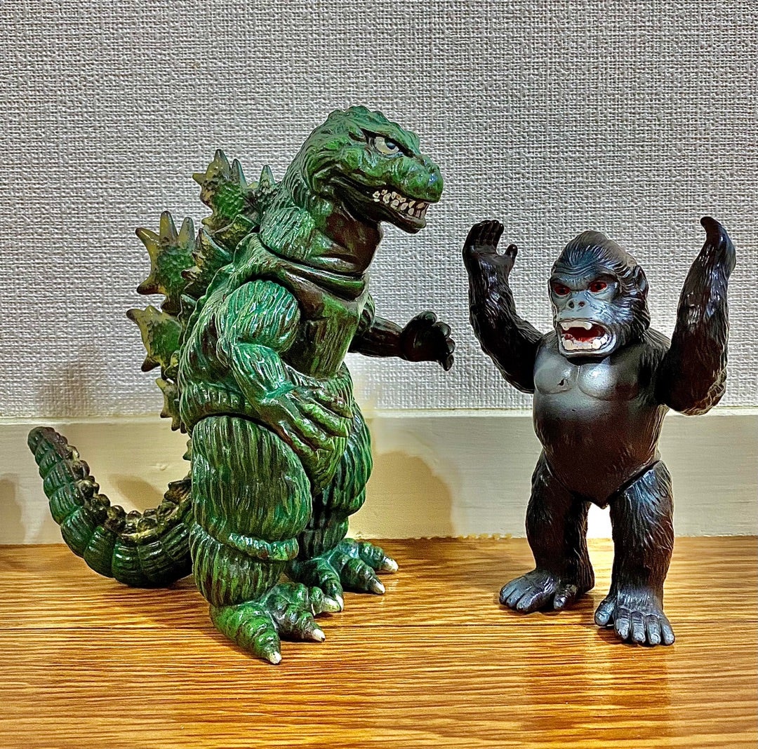 1976年製キングコング無版権ソフビとマーミット製ゴジラで「キング