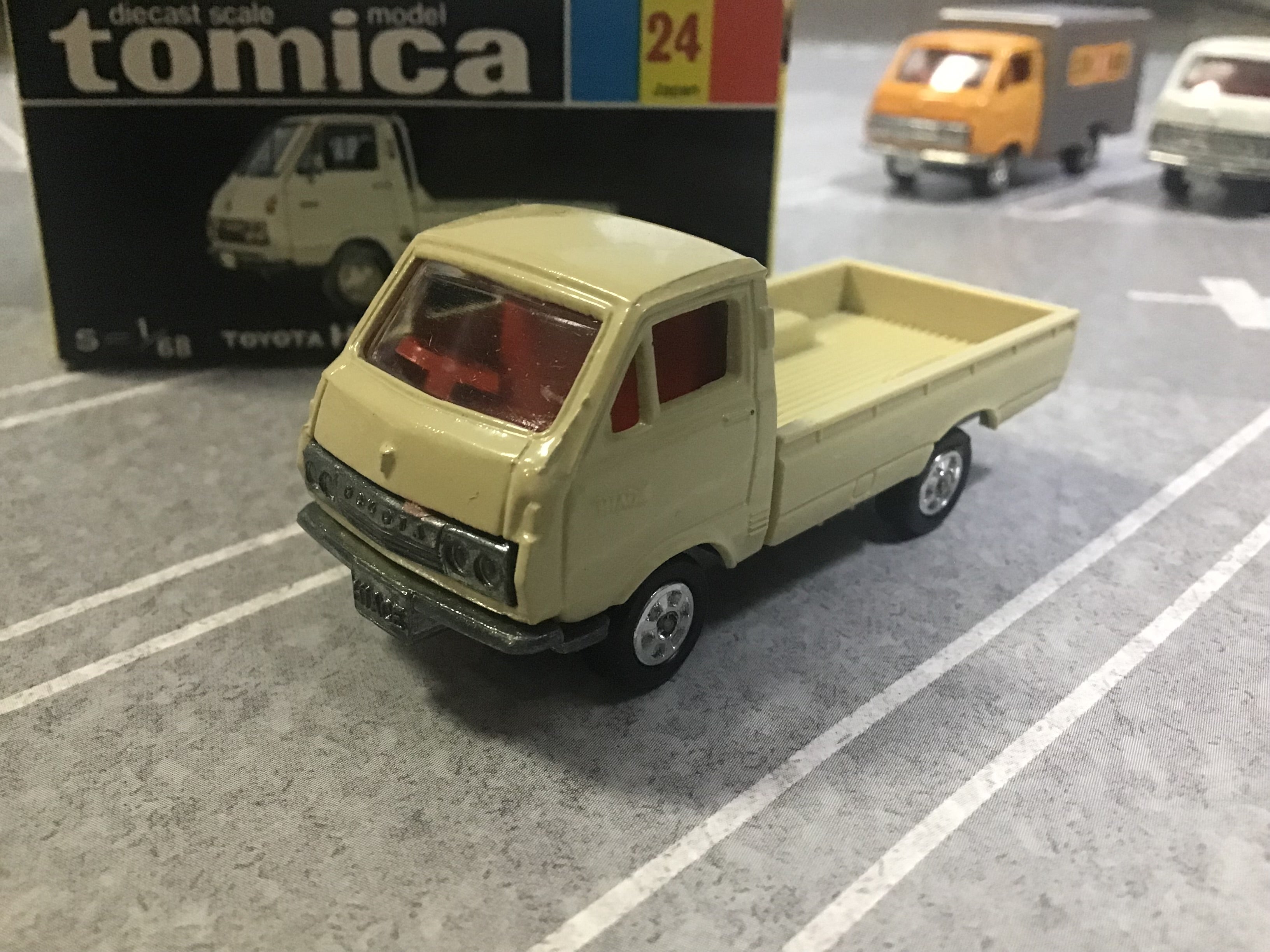 黒箱トミカNo24-1日本製 トヨタ ハイエーストラック | やなしゃんの