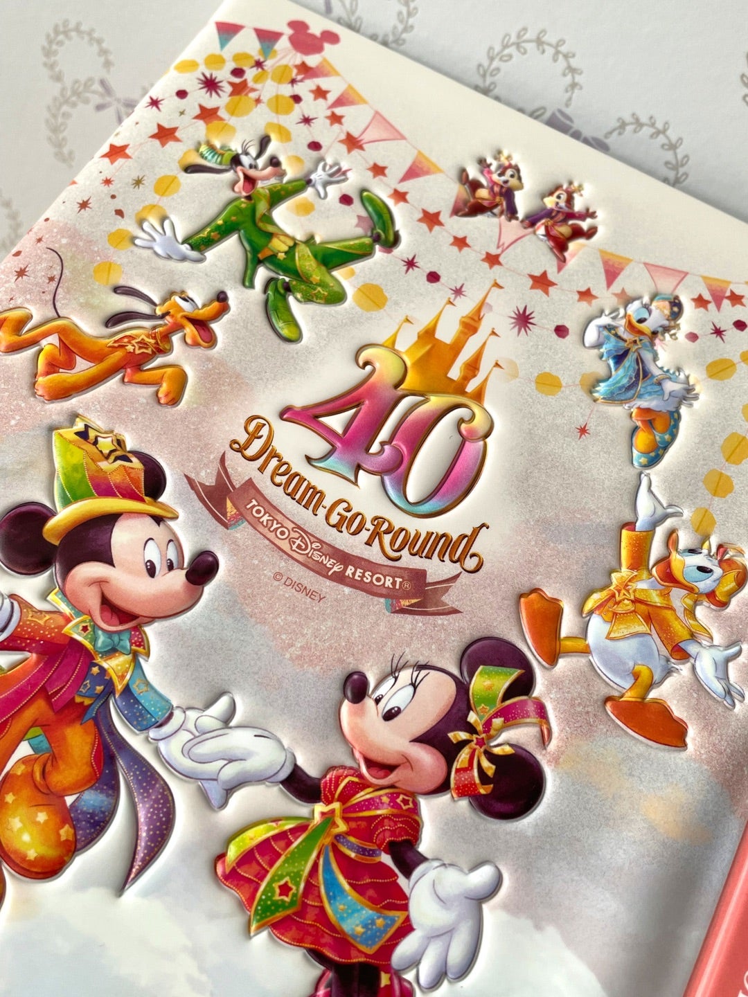 表紙も台紙もデザインが素敵なスーベニアメダルコレクションブック