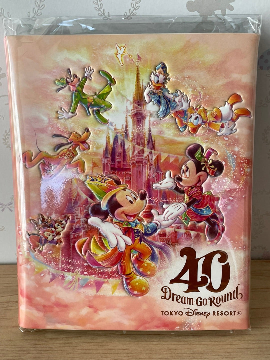 表紙も台紙もデザインが素敵なスーベニアメダルコレクションブック