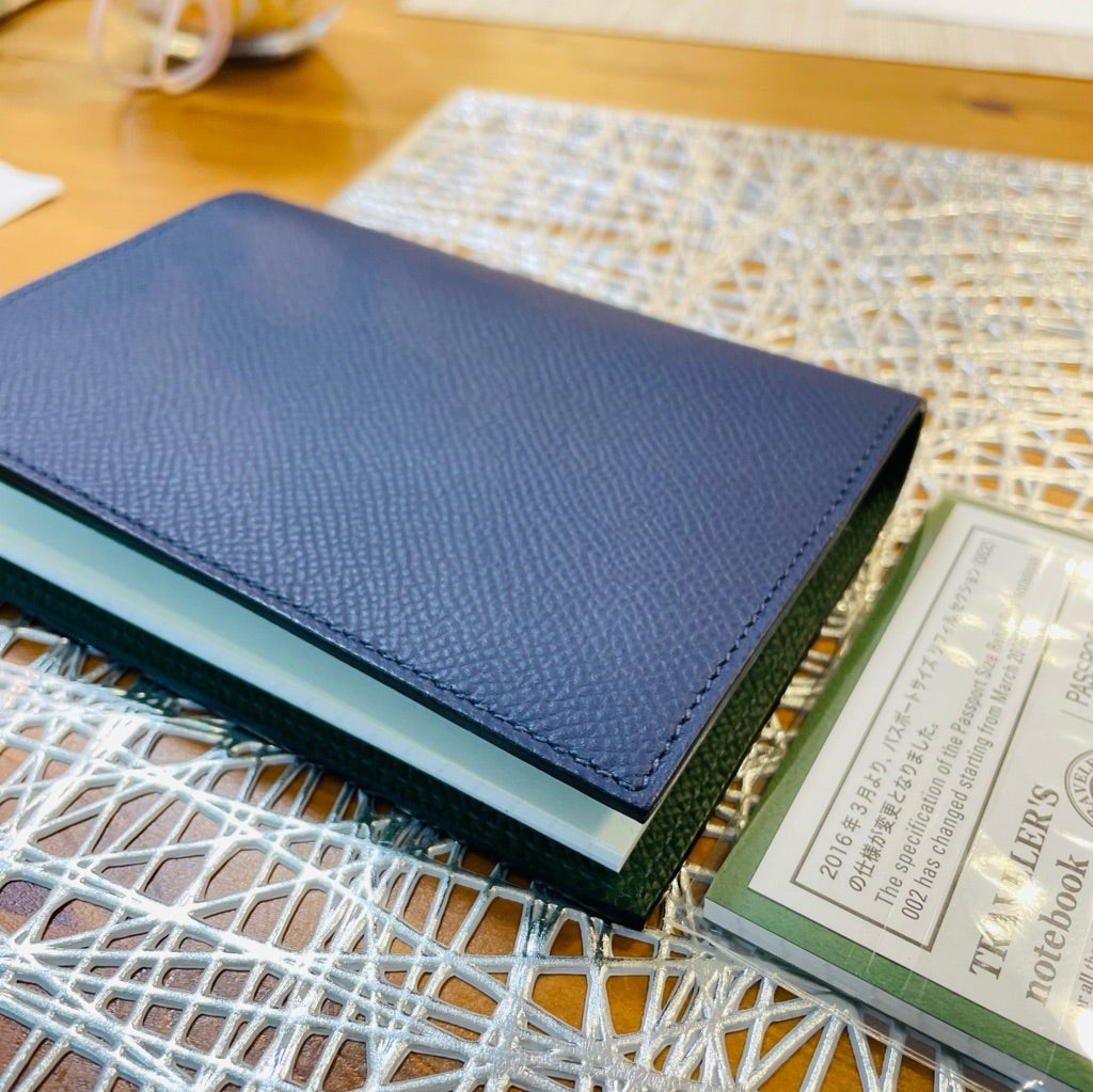 エルメス アジェンダGM に合うパスポートサイズのノート見つけた