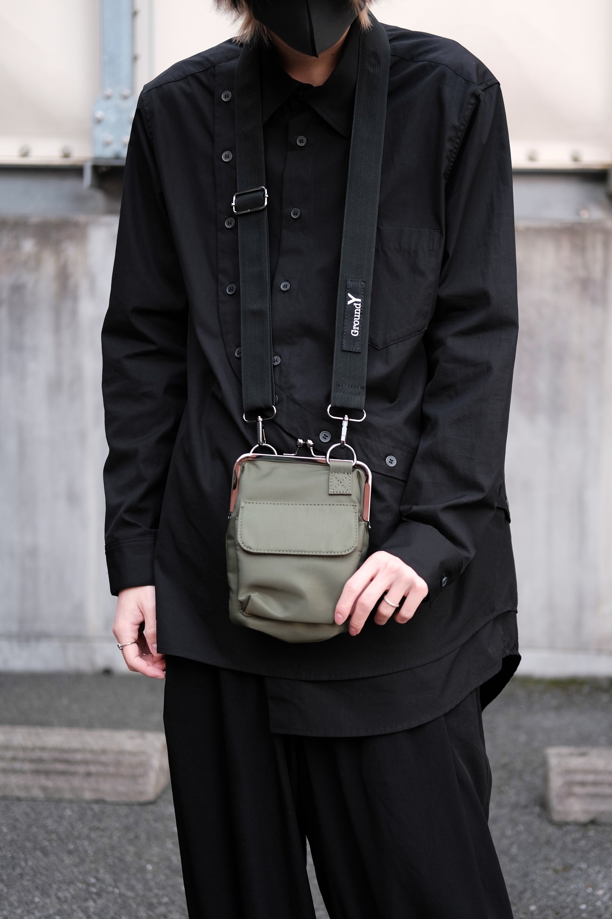 Ground Y [グラウンドワイ] 2023SS がま口タイプのショルダーバッグが
