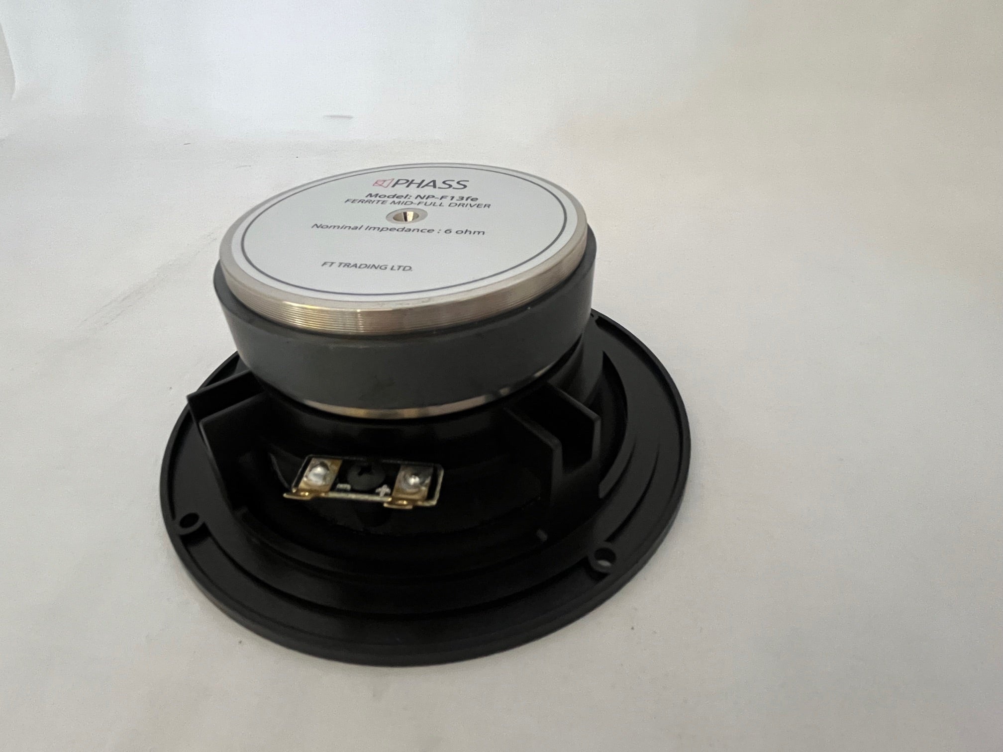 スイフトスポーツにPHASSの新製品スピーカーを取り付け