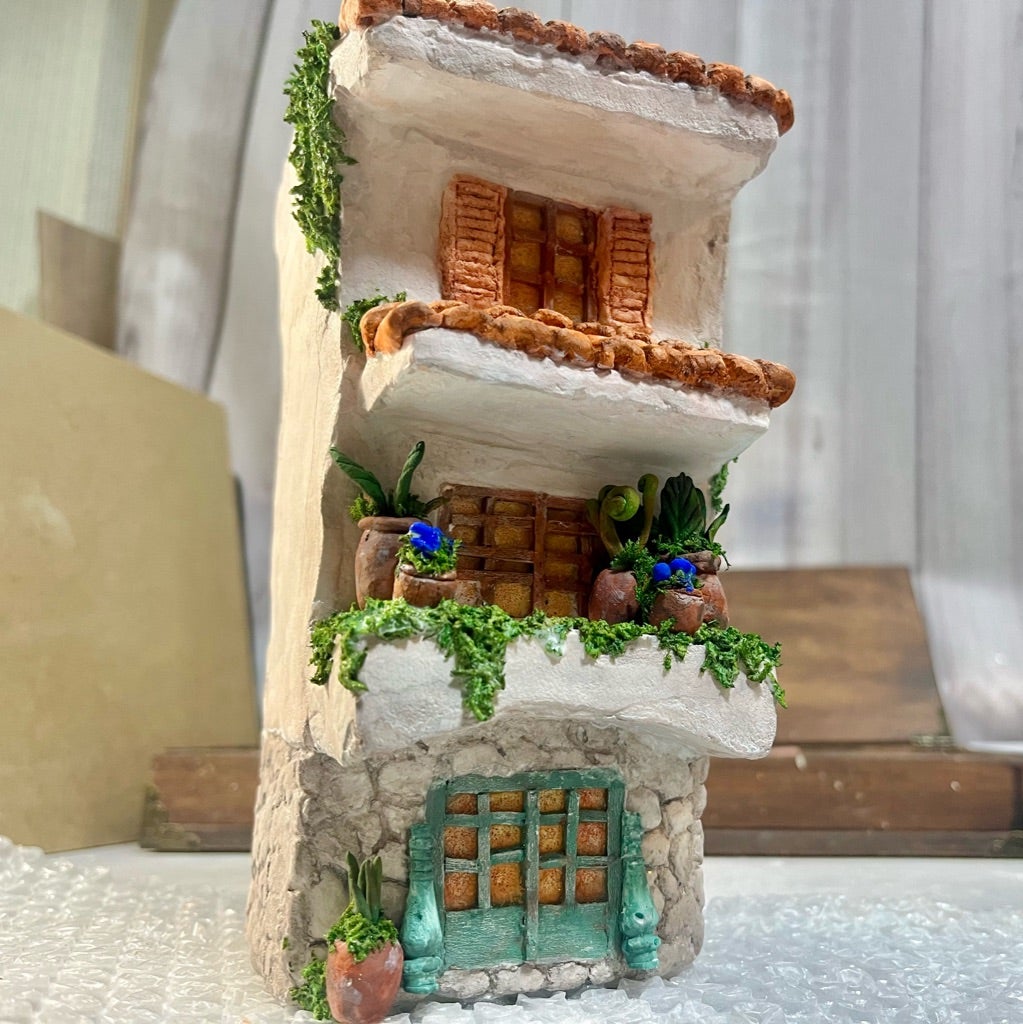 3階建てのモルタルハウス鉢 | PlantsGardenParadise