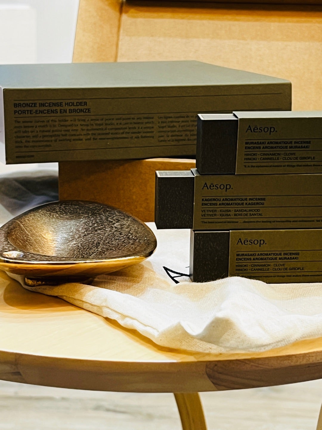 Aesop」フォーゲルスタジオがデザインしたブロンズ インセンス