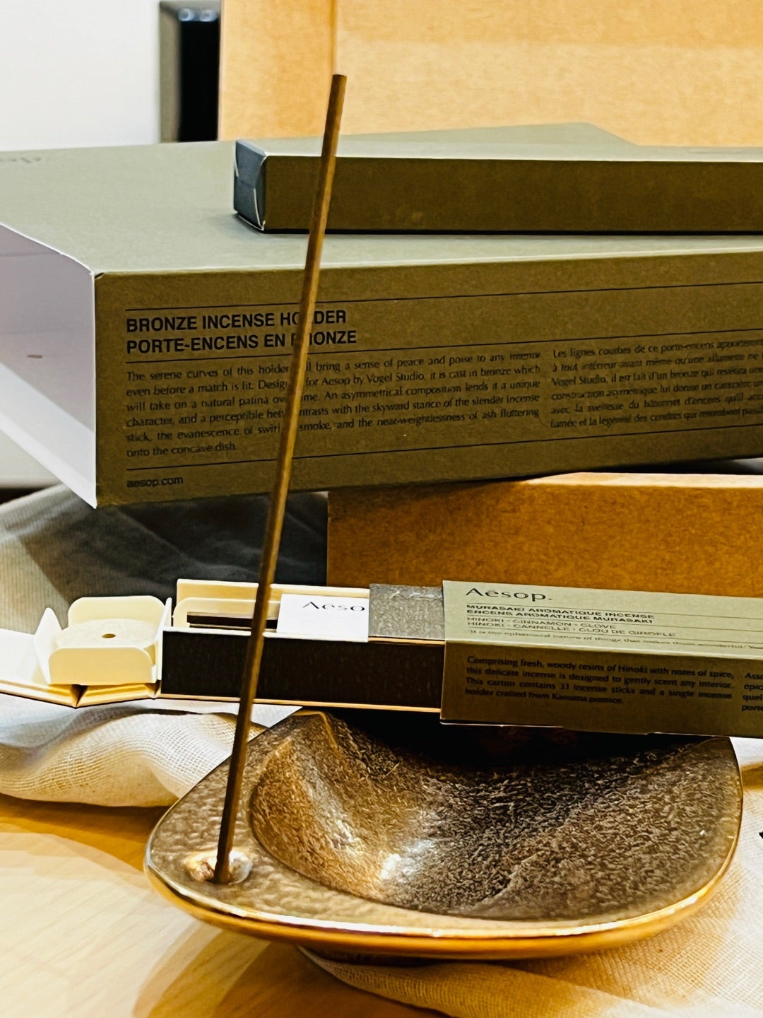 Aesop」フォーゲルスタジオがデザインしたブロンズ インセンス