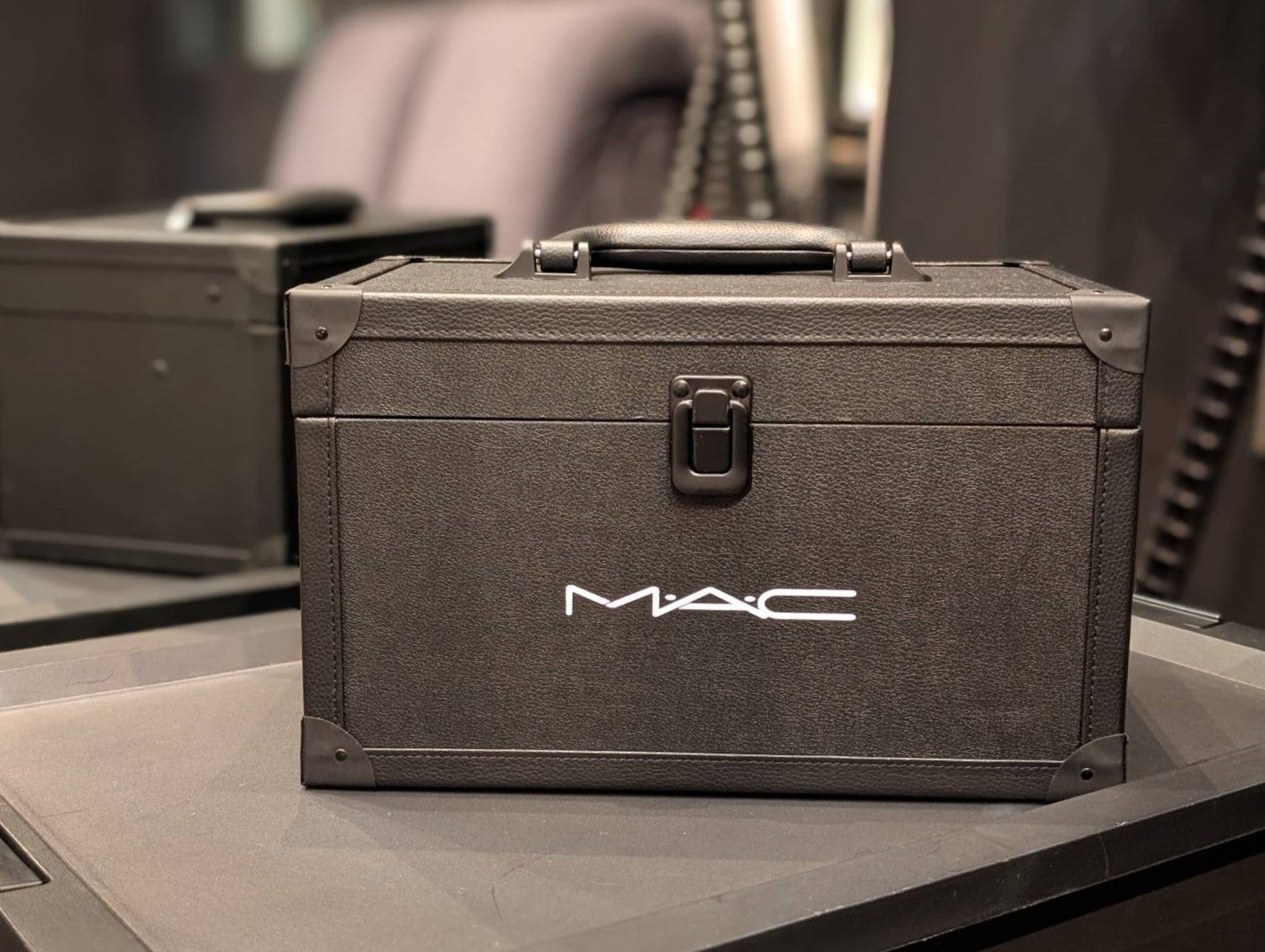 み*ん様 【希少】MAC メイクボックス ブラック ノベルティ 希少】MAC