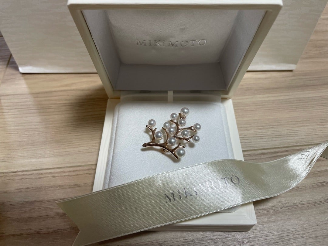 忙しい日々とミキモト幸福の木ブローチ | ささやかな喜びをつぶれる